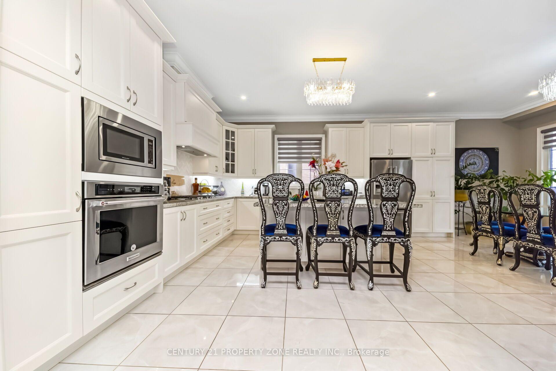 Photo 12 of 8 Adrian Crescent, Brampton, Credit Valley — HOMEH