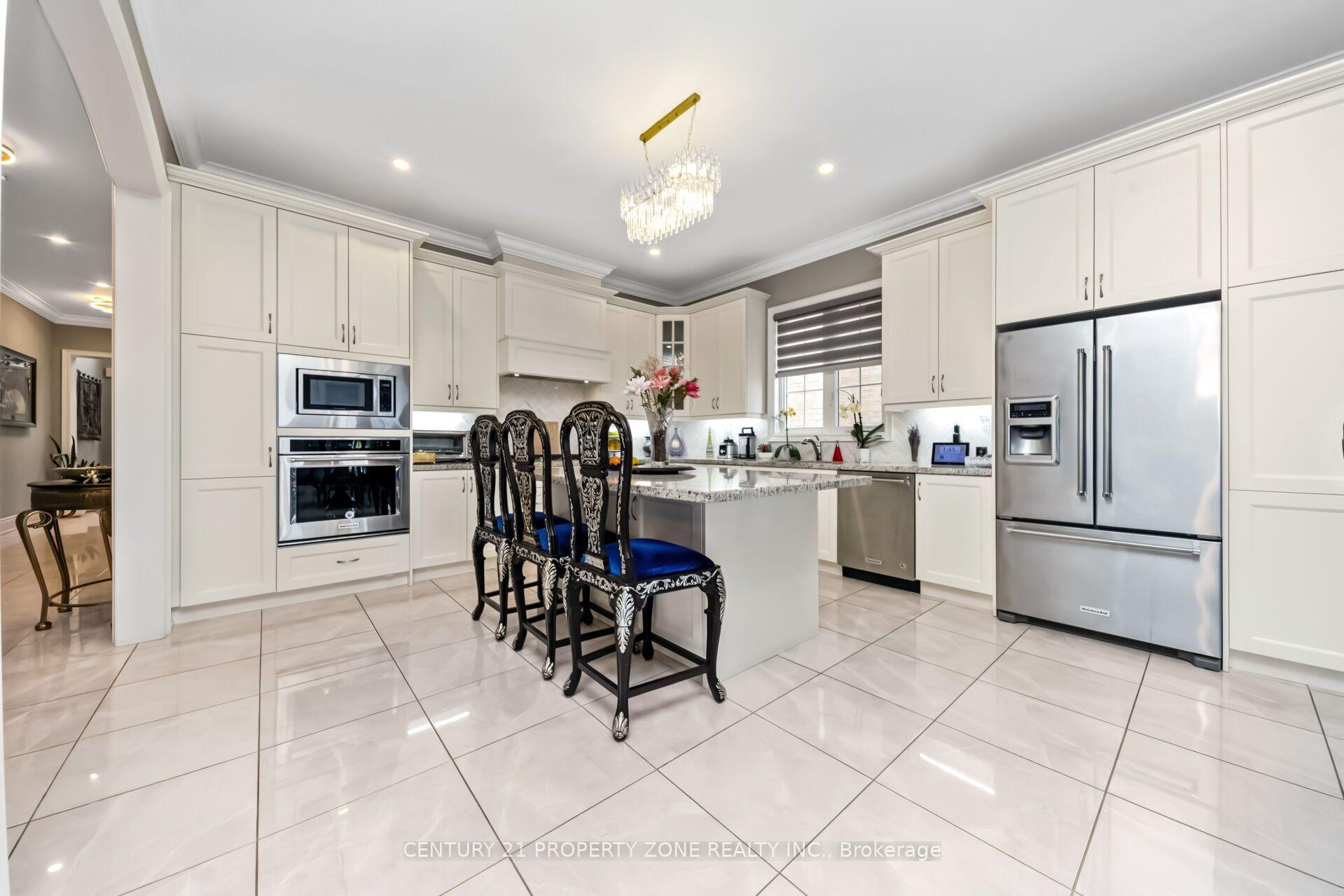 Photo 14 of 8 Adrian Crescent, Brampton, Credit Valley — HOMEH