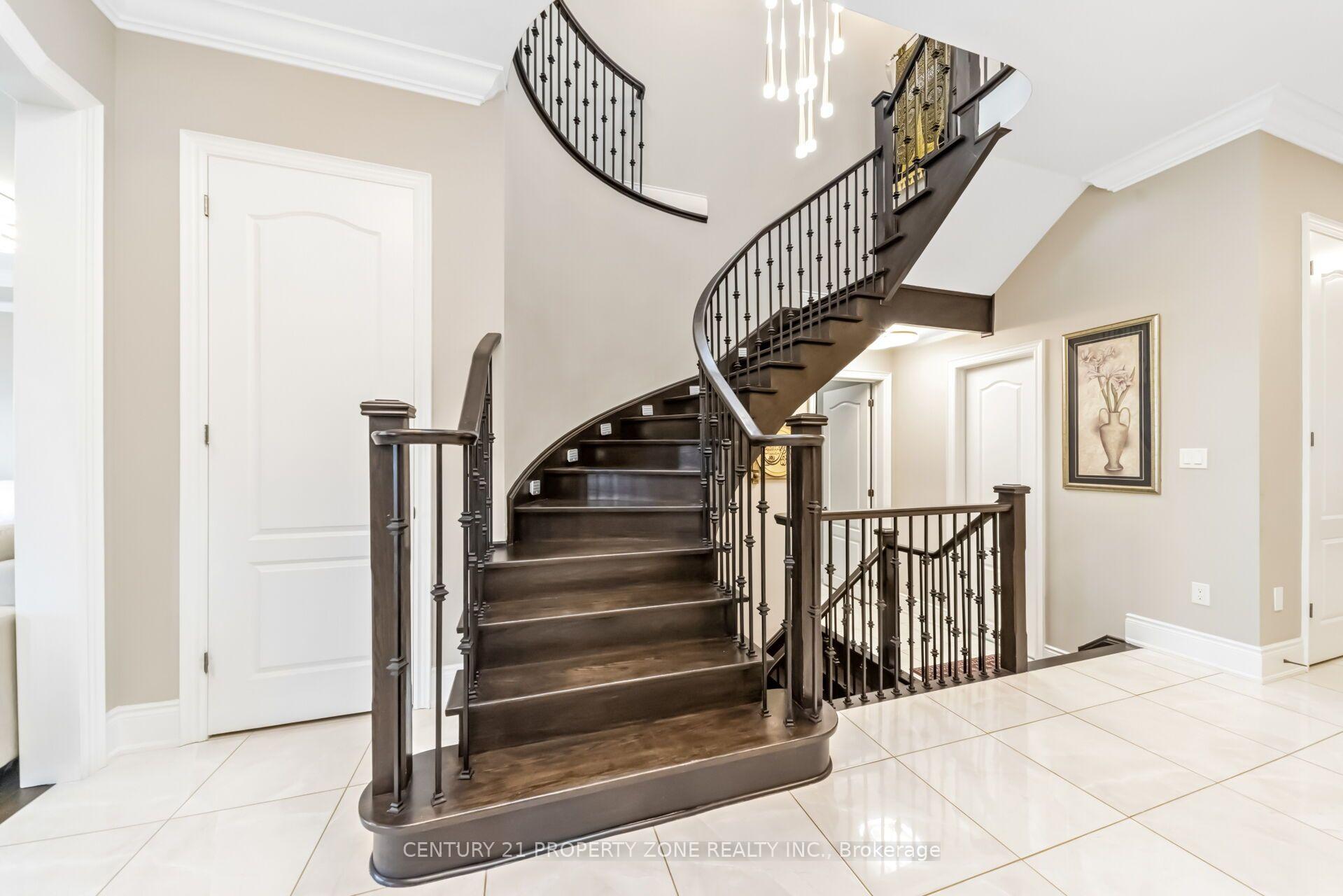 Photo 21 of 8 Adrian Crescent, Brampton, Credit Valley — HOMEH
