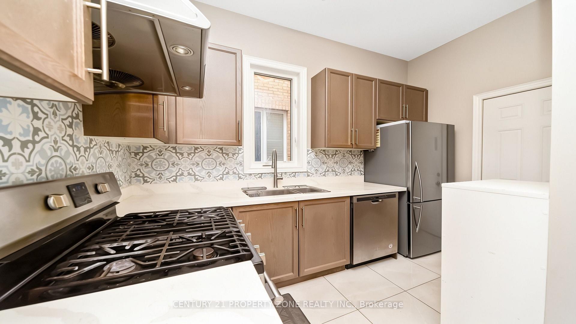 Photo 36 of 8 Adrian Crescent, Brampton, Credit Valley — HOMEH