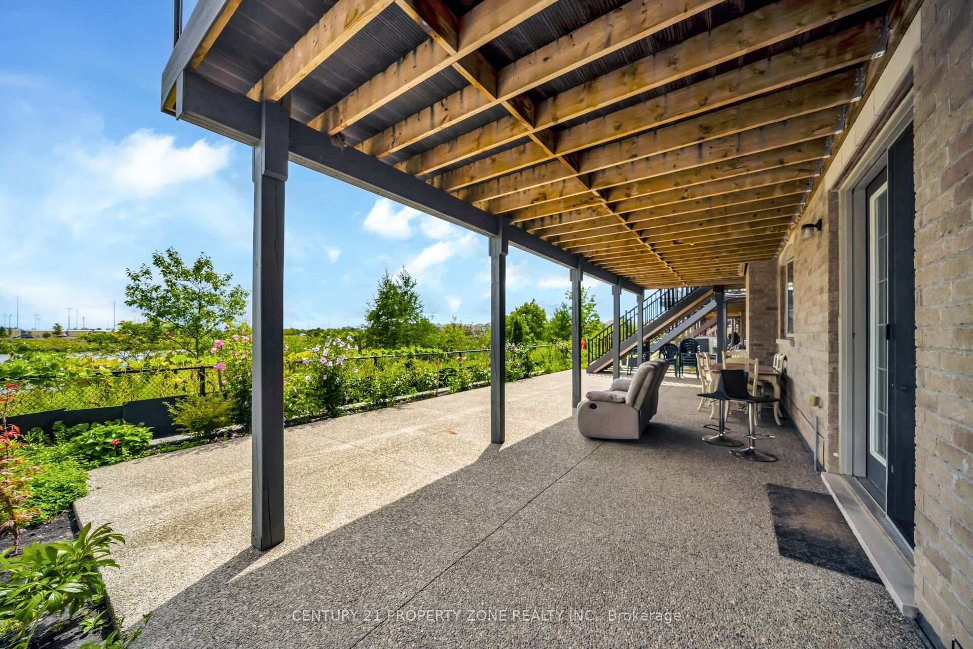 Photo 43 of 8 Adrian Crescent, Brampton, Credit Valley — HOMEH