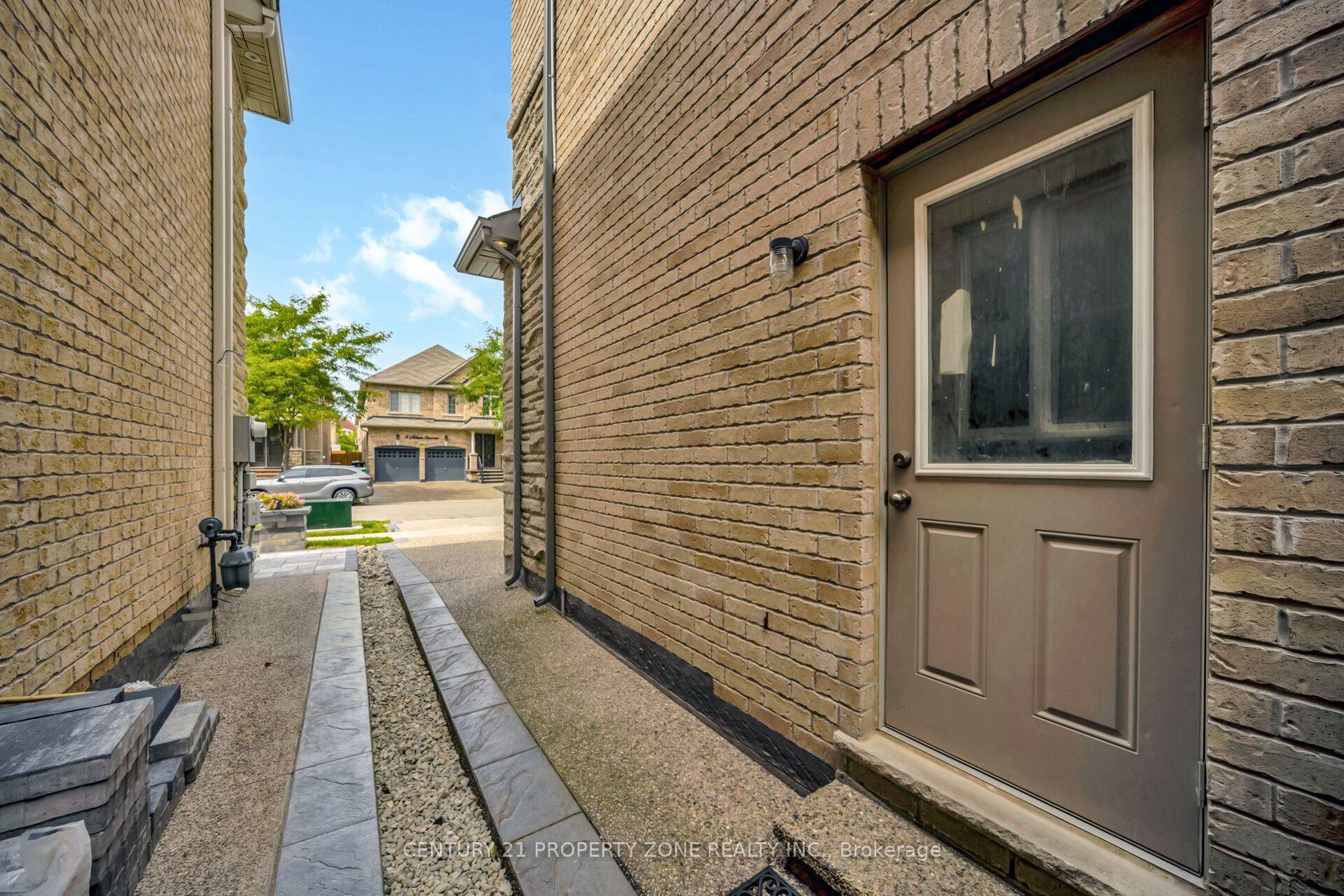 Photo 44 of 8 Adrian Crescent, Brampton, Credit Valley — HOMEH