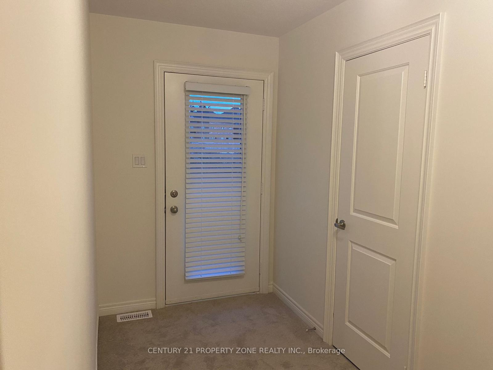 Photo 5 of 2 Queenpost Drive, Brampton, Credit Valley — HOMEH