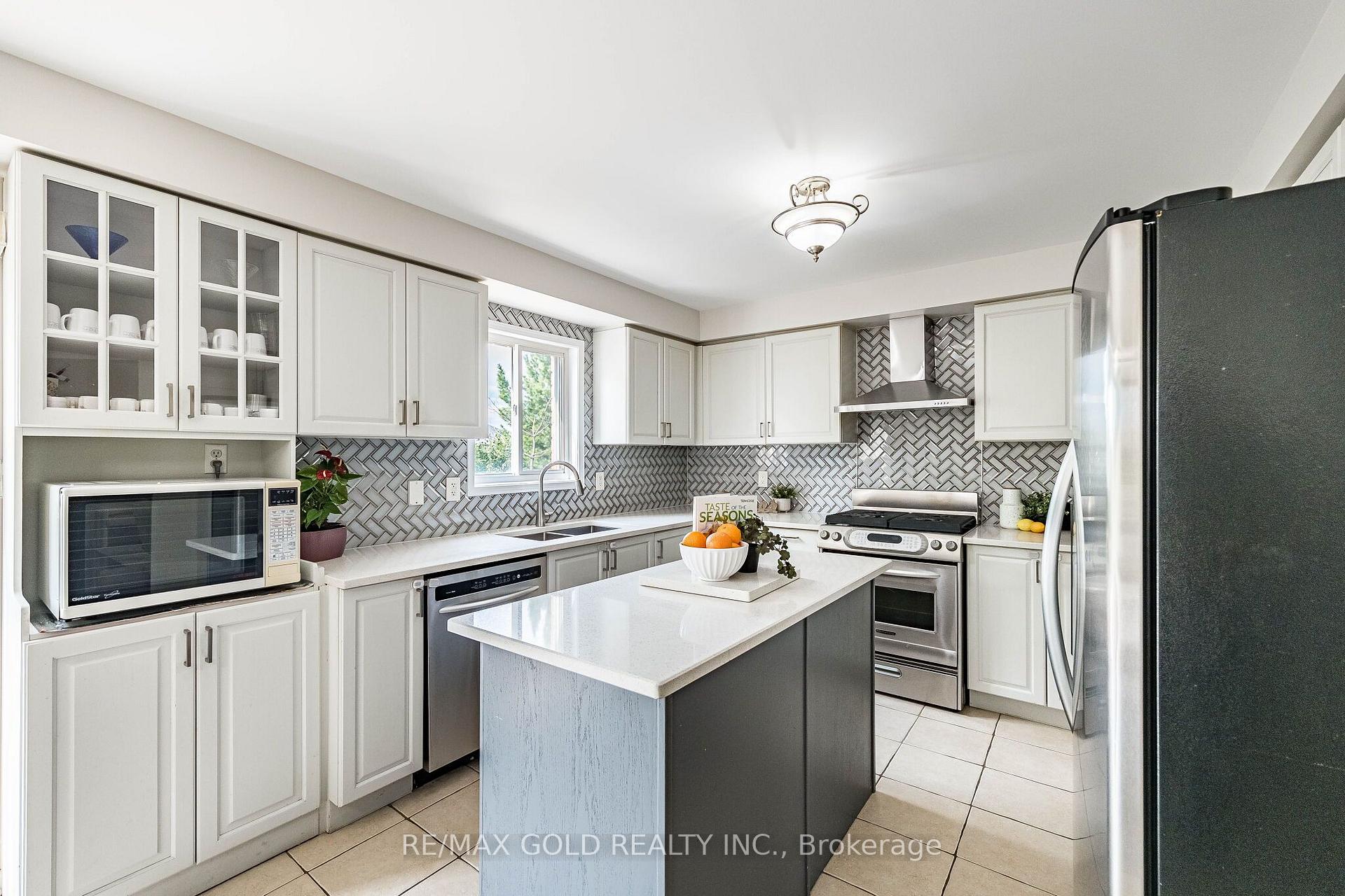 Photo 16 of 128 Luella Crescent, Brampton, Fletcher's Meadow — HOMEH
