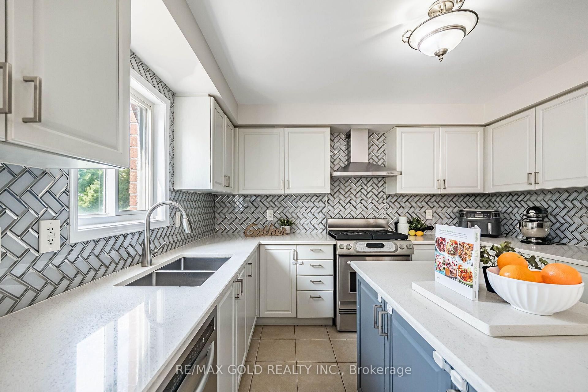 Photo 18 of 128 Luella Crescent, Brampton, Fletcher's Meadow — HOMEH