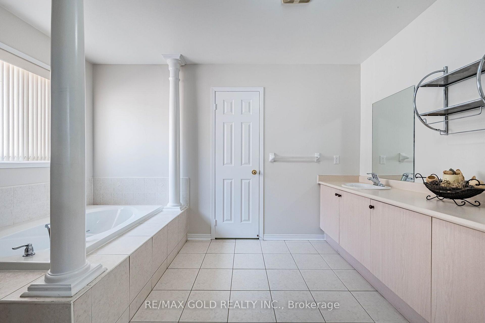 Photo 24 of 128 Luella Crescent, Brampton, Fletcher's Meadow — HOMEH