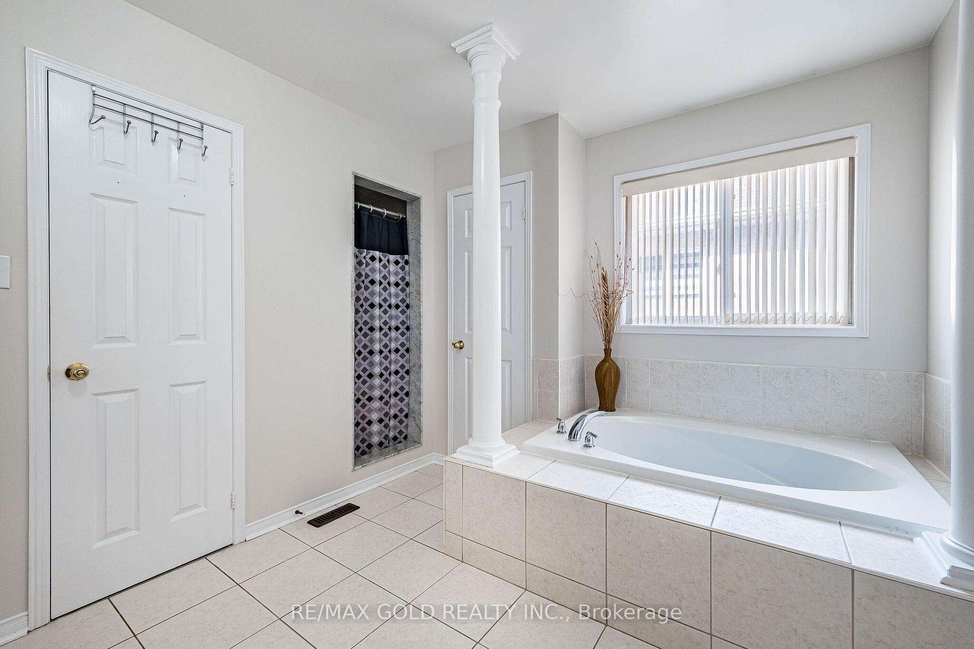 Photo 25 of 128 Luella Crescent, Brampton, Fletcher's Meadow — HOMEH