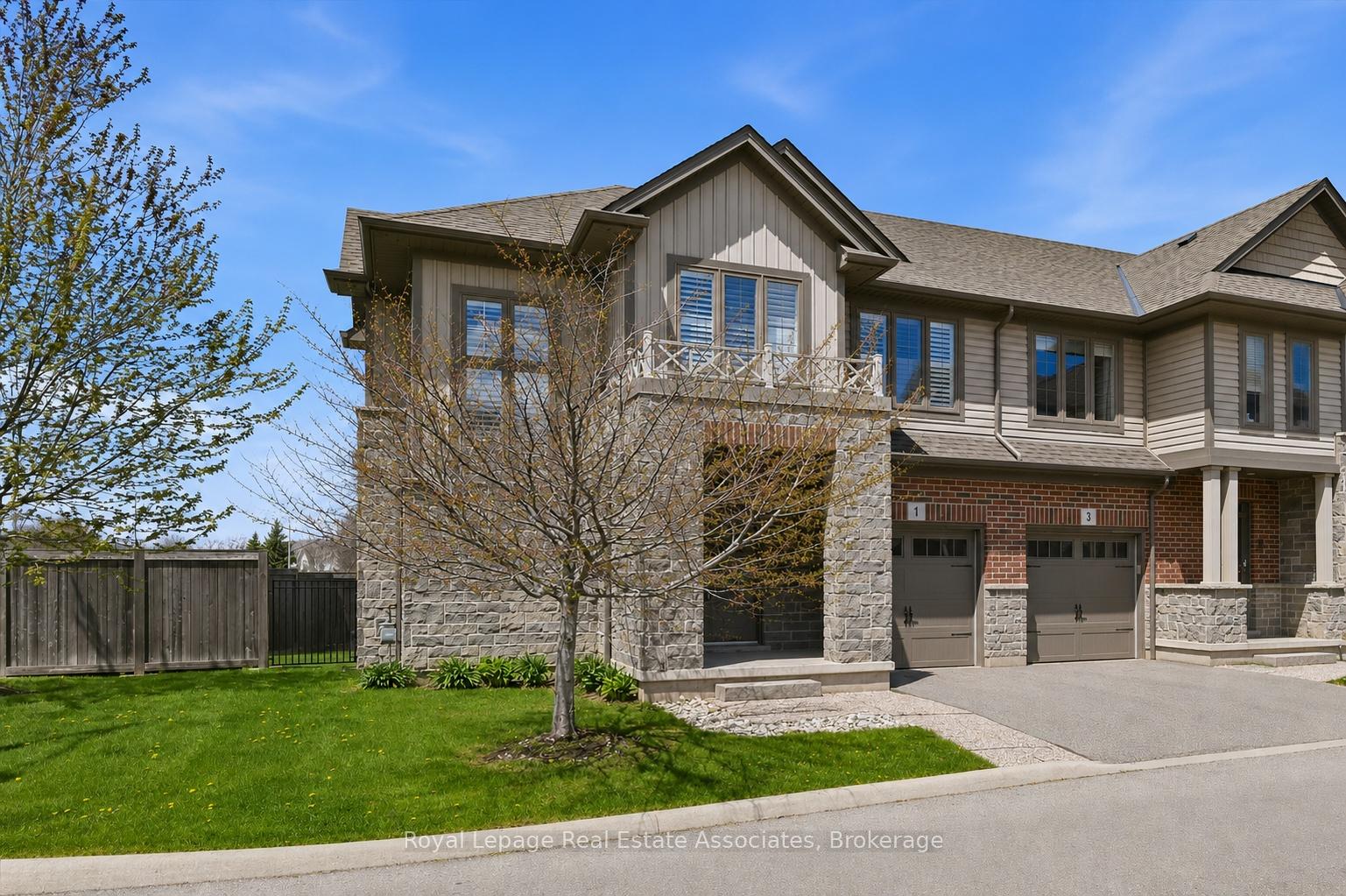 Photo 2 of 1 Southshore Crescent, Hamilton, Lakeshore — HOMEH