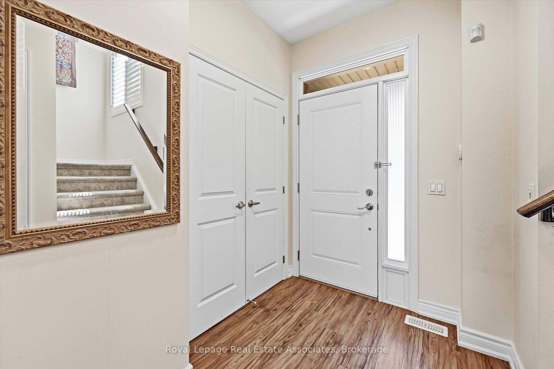 Photo 3 of 1 Southshore Crescent, Hamilton, Lakeshore — HOMEH