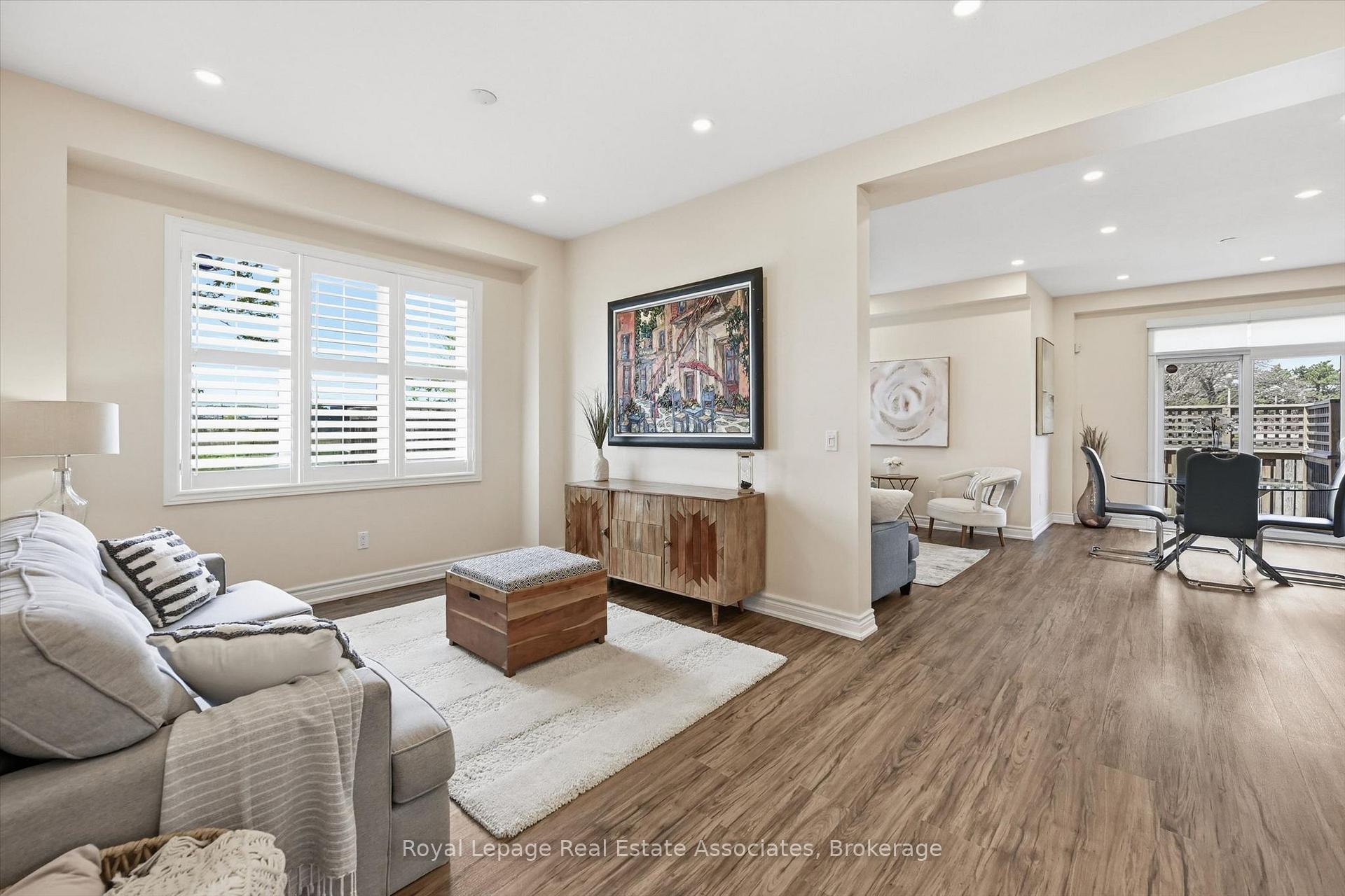 Photo 4 of 1 Southshore Crescent, Hamilton, Lakeshore — HOMEH