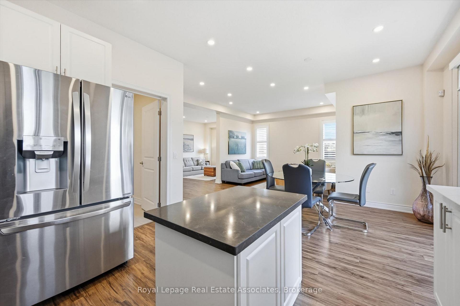 Photo 12 of 1 Southshore Crescent, Hamilton, Lakeshore — HOMEH