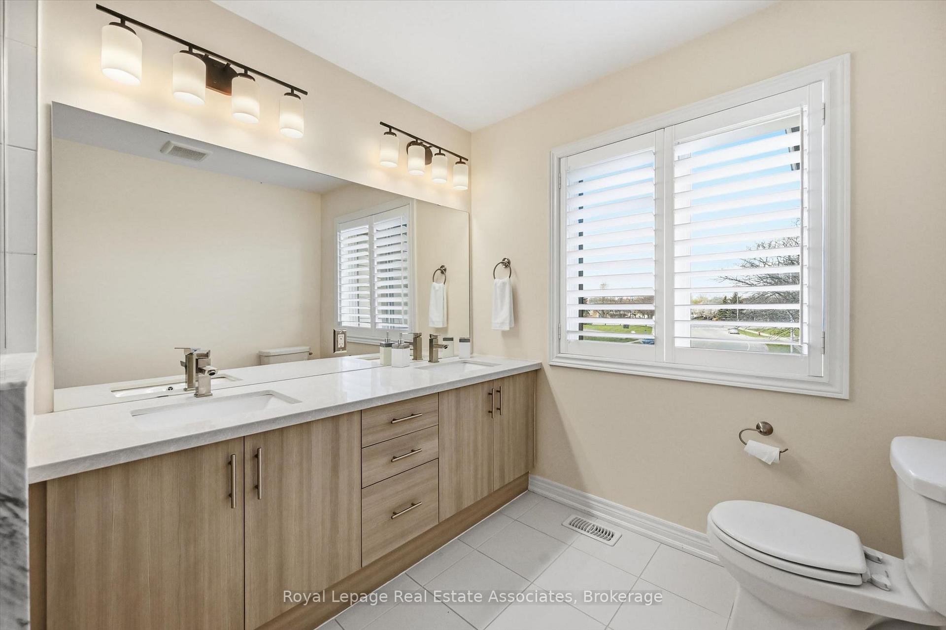 Photo 21 of 1 Southshore Crescent, Hamilton, Lakeshore — HOMEH