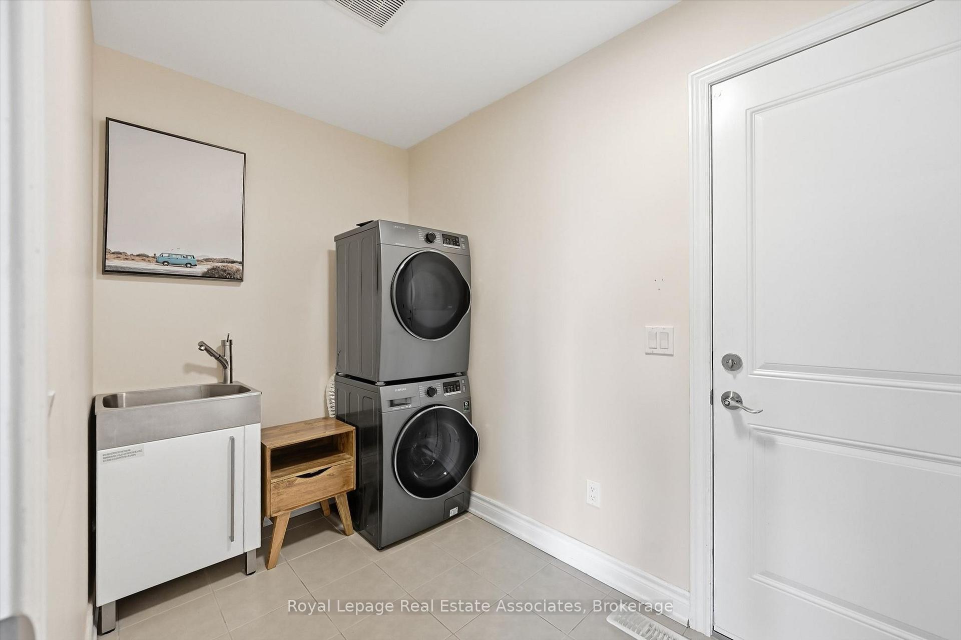 Photo 27 of 1 Southshore Crescent, Hamilton, Lakeshore — HOMEH