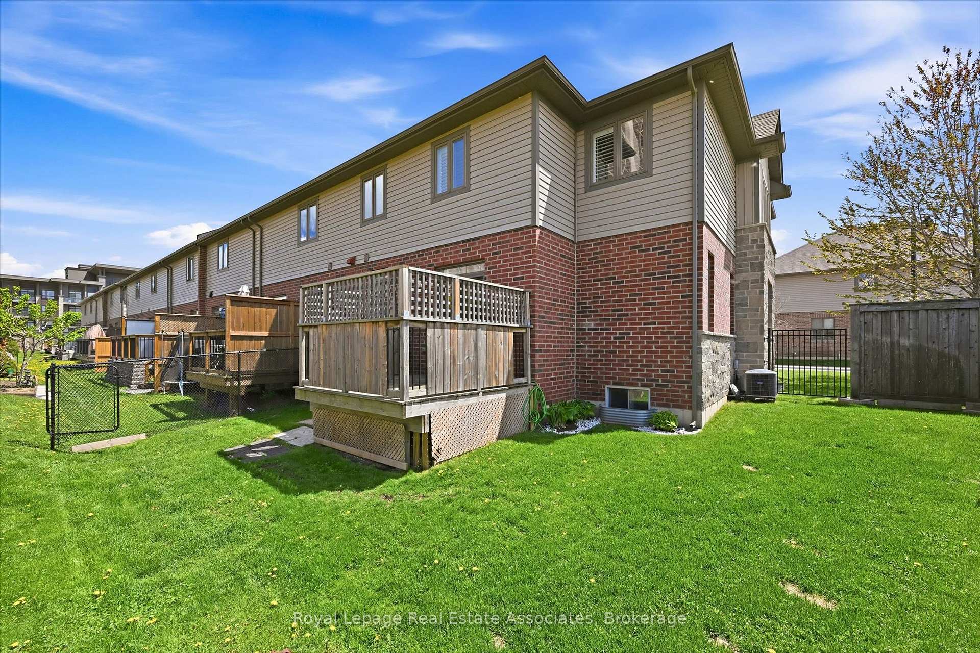 Photo 28 of 1 Southshore Crescent, Hamilton, Lakeshore — HOMEH