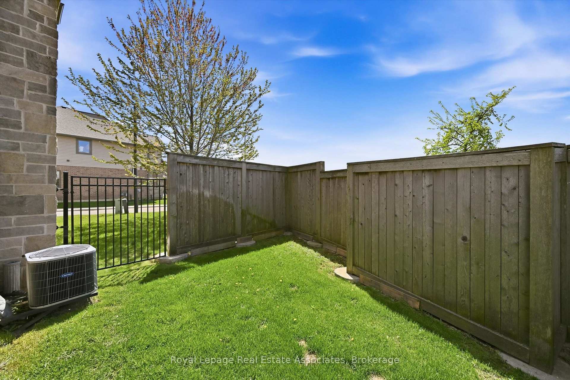 Photo 29 of 1 Southshore Crescent, Hamilton, Lakeshore — HOMEH