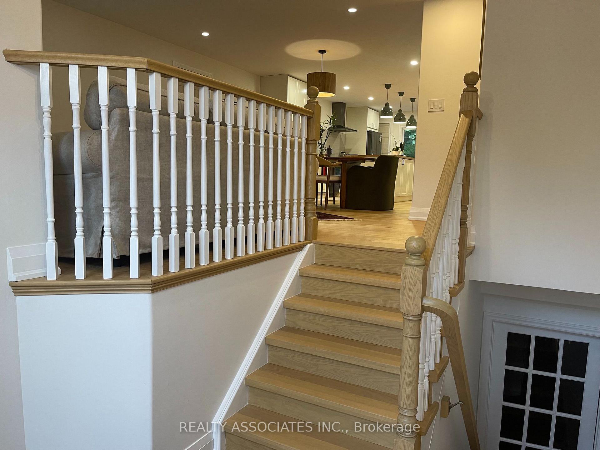 Photo 2 of 1059 Nantyr Drive, Innisfil, Alcona — HOMEH