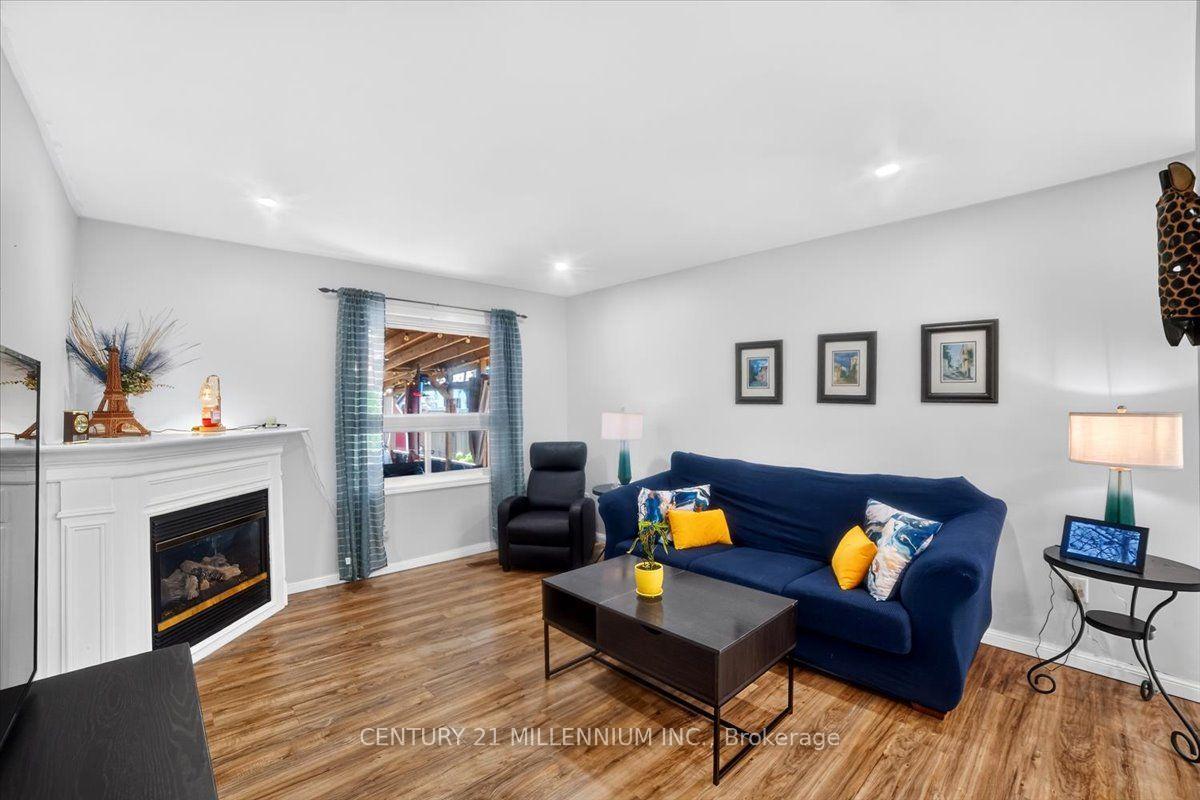 Photo 5 of 23 Eldad Drive, Clarington, Bowmanville — HOMEH