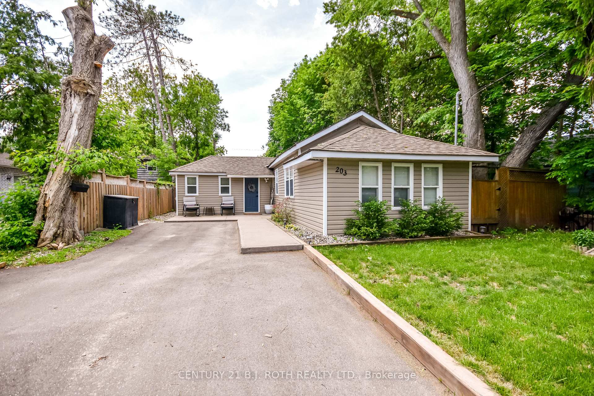 Photo 3 of 203 Southview Road, Barrie, South Shore — HOMEH