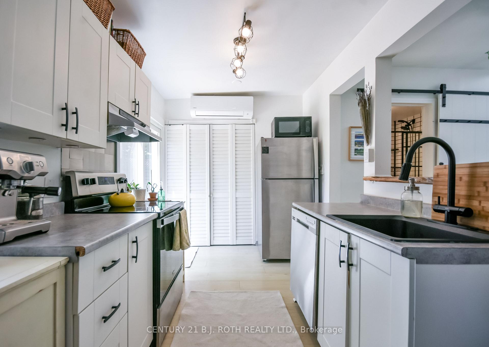 Photo 8 of 203 Southview Road, Barrie, South Shore — HOMEH
