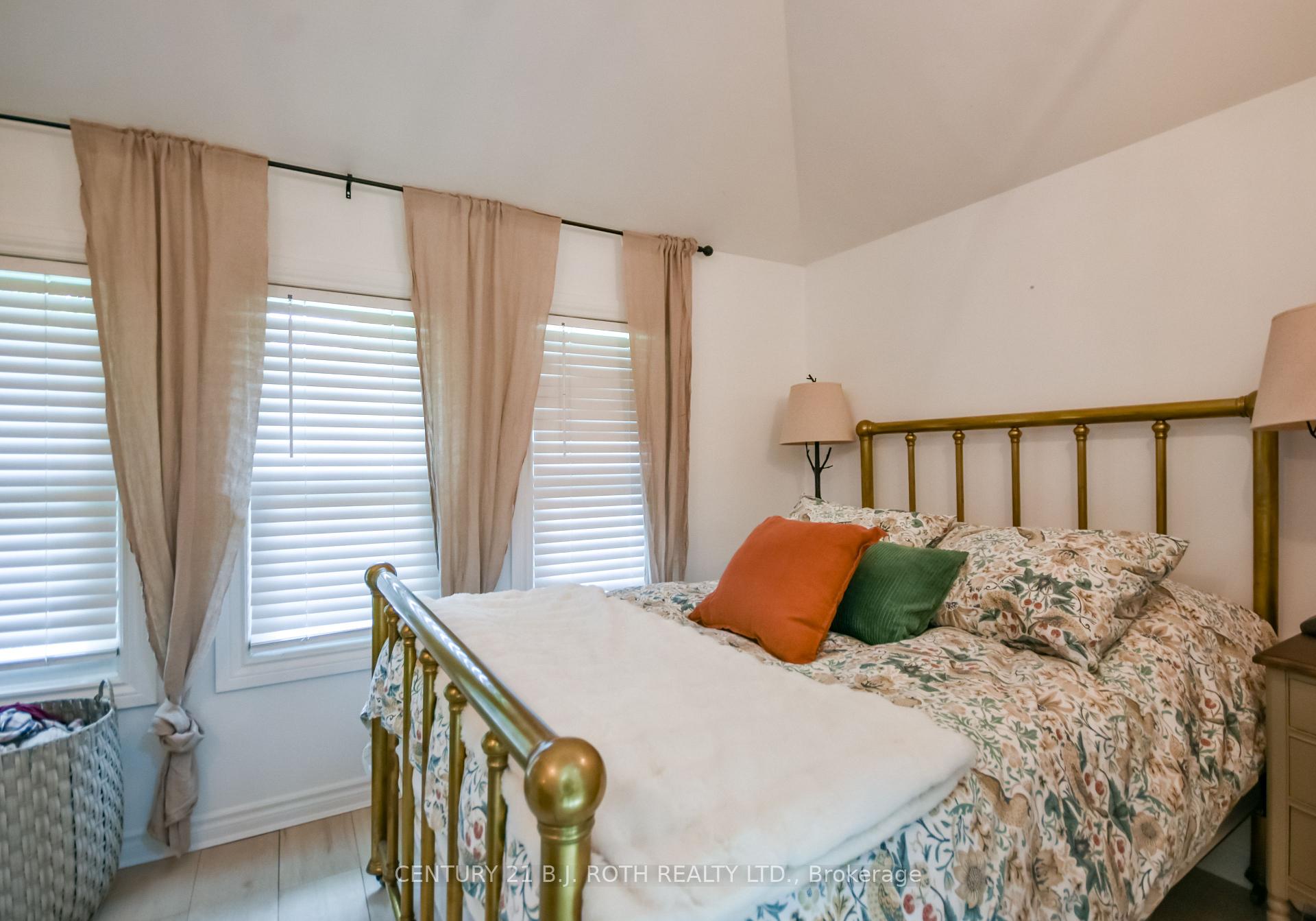Photo 21 of 203 Southview Road, Barrie, South Shore — HOMEH