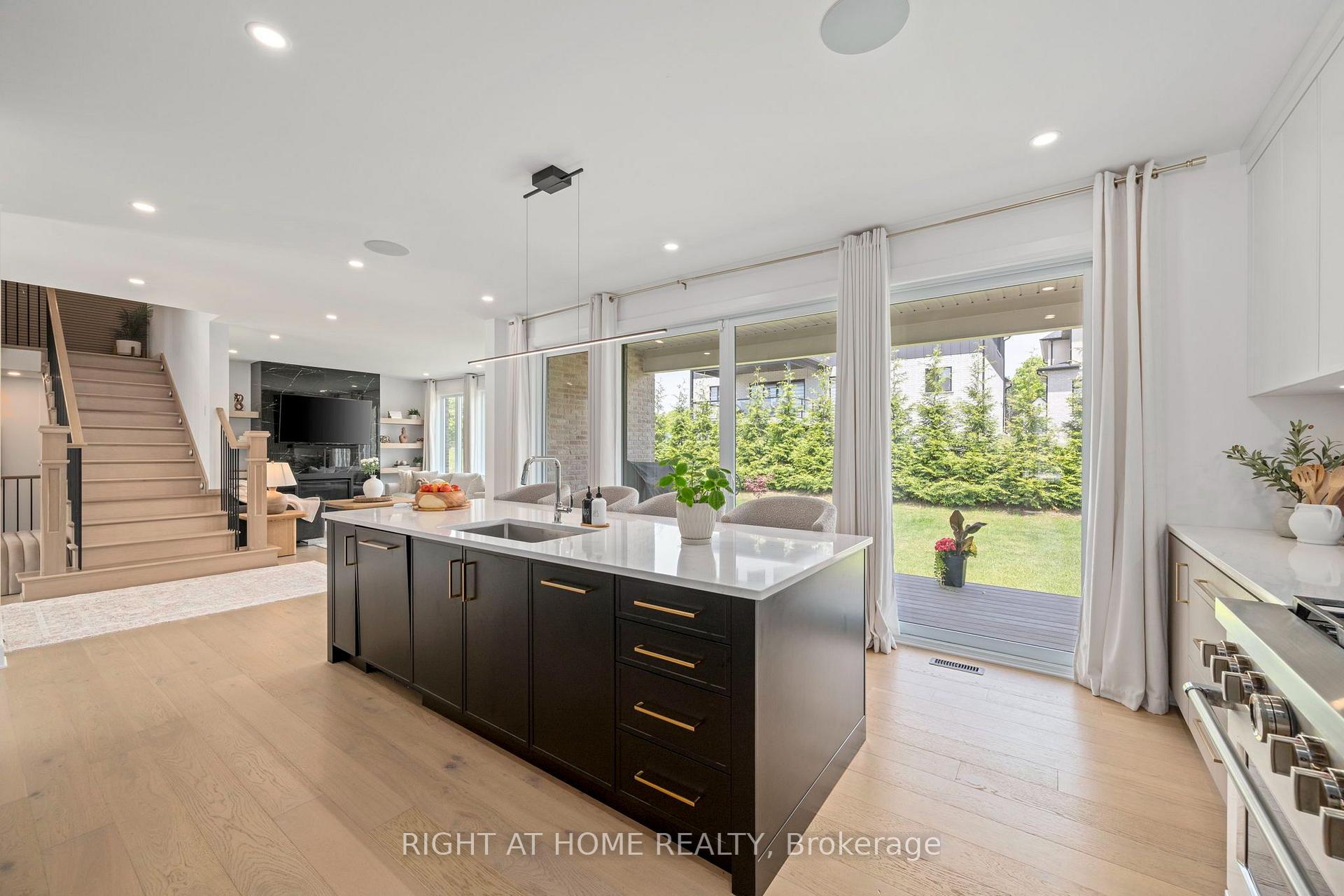 Photo 9 of 372 Manhattan Drive, London, South K — HOMEH