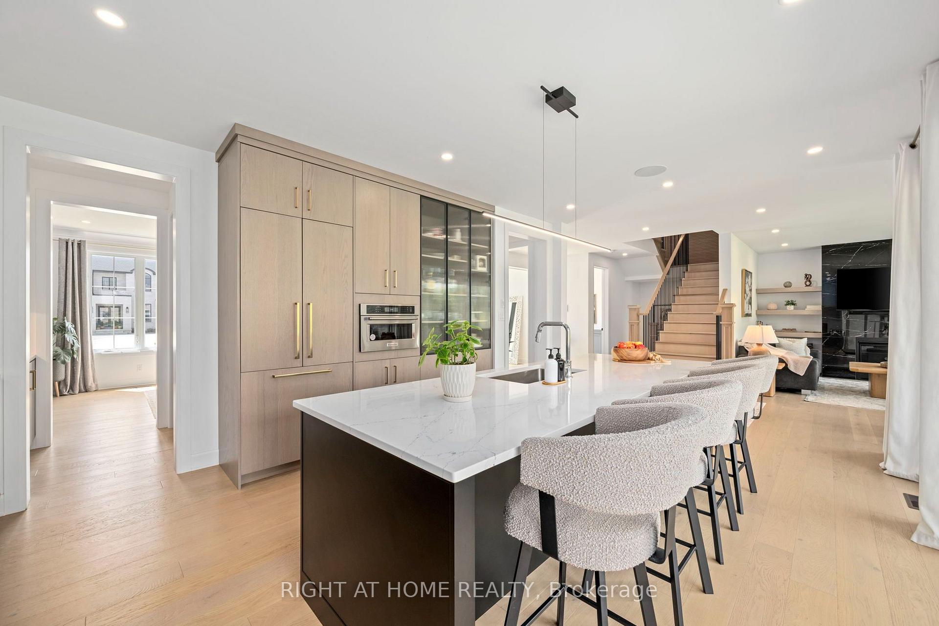 Photo 11 of 372 Manhattan Drive, London, South K — HOMEH