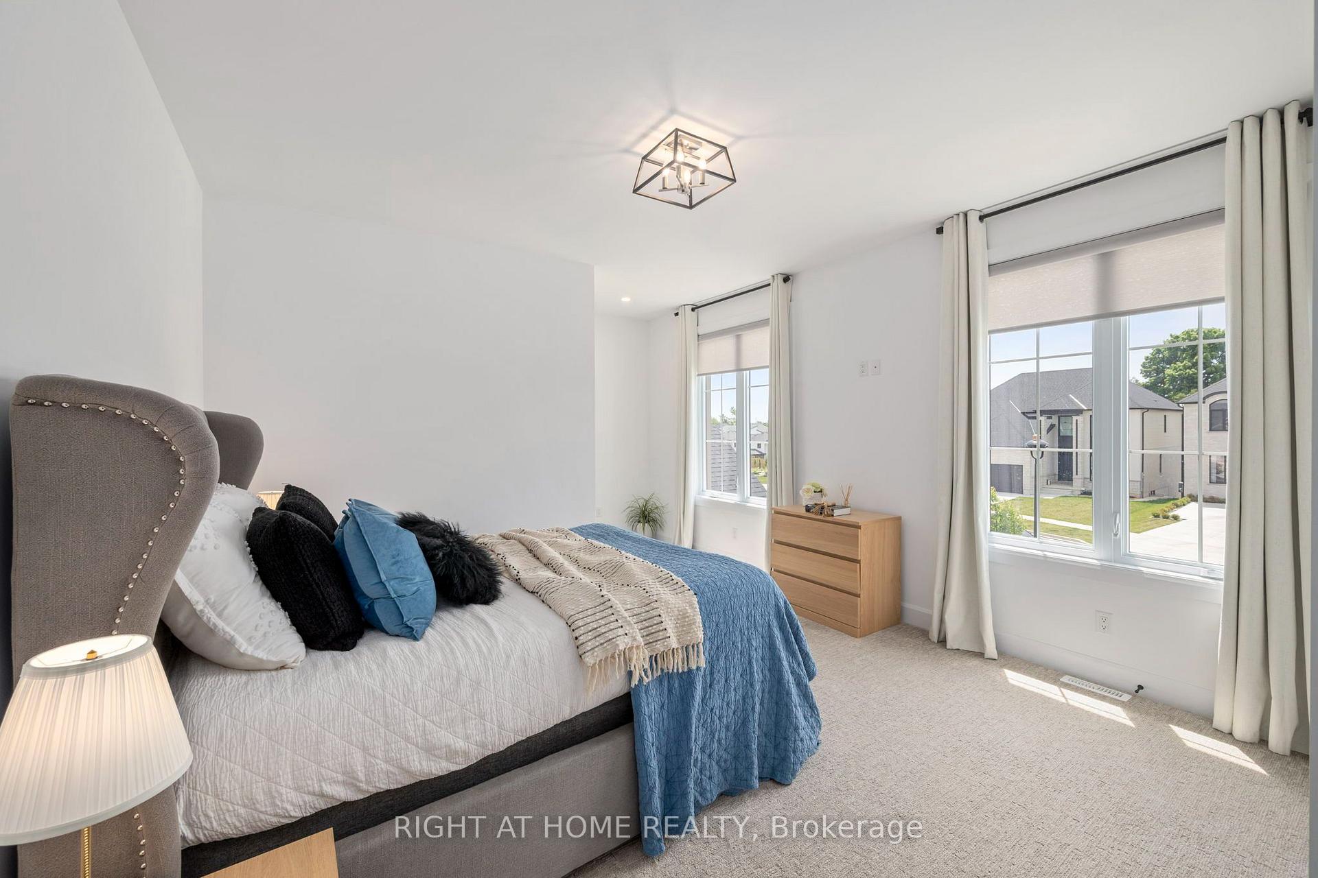 Photo 30 of 372 Manhattan Drive, London, South K — HOMEH