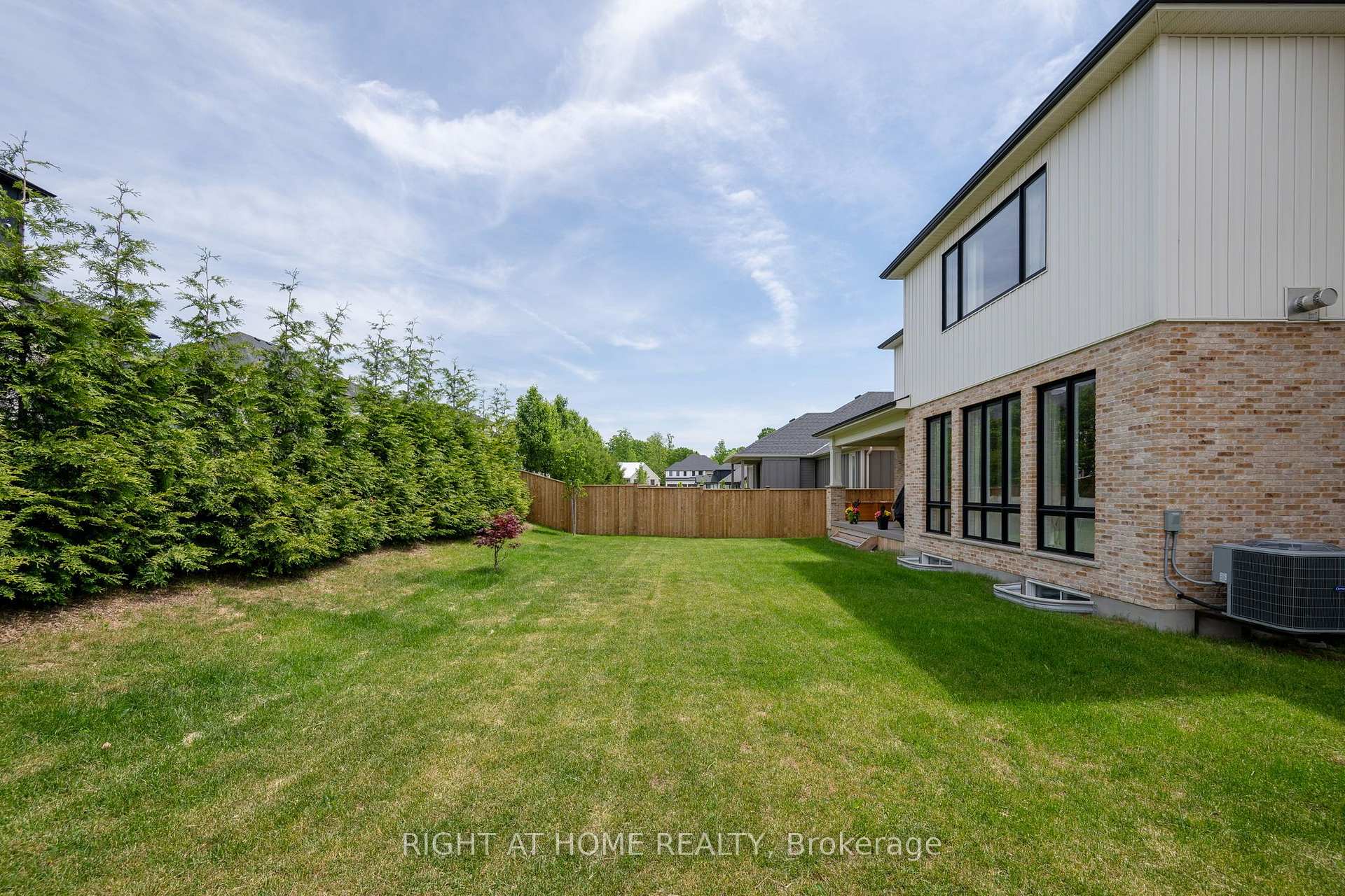 Photo 34 of 372 Manhattan Drive, London, South K — HOMEH