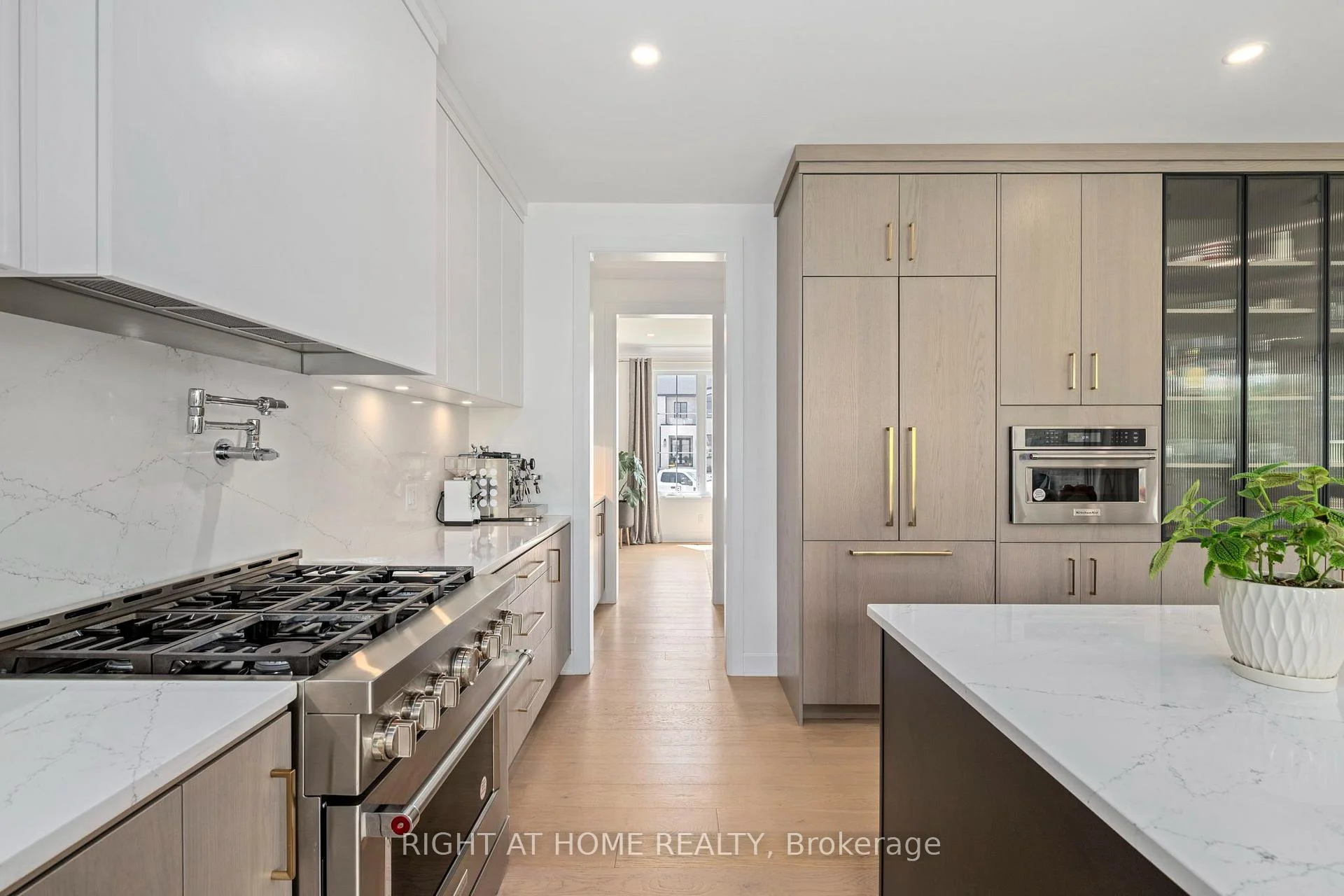 Photo 12 of 372 Manhattan Drive, London, South K — HOMEH