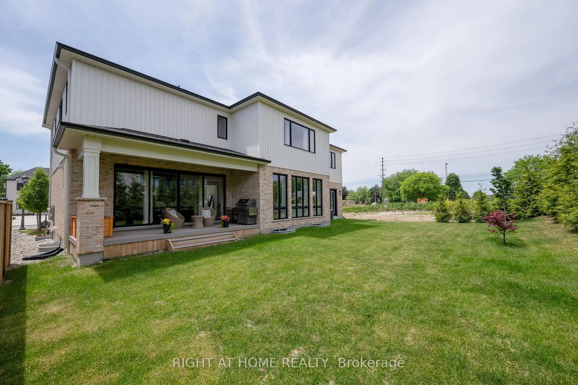 Photo 35 of 372 Manhattan Drive, London, South K — HOMEH