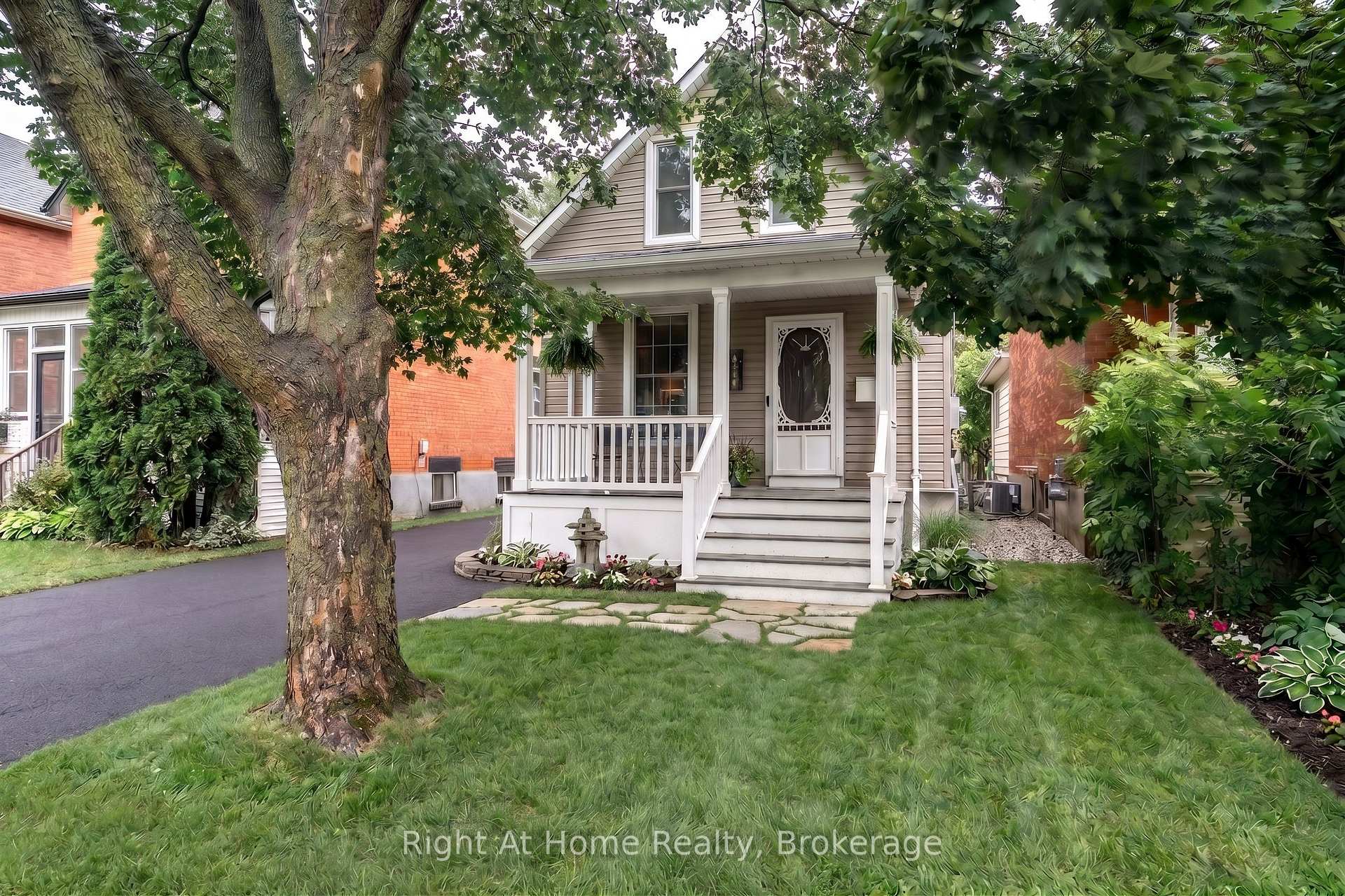 Photo 1 of 386 Albert Street, Stratford — HOMEH
