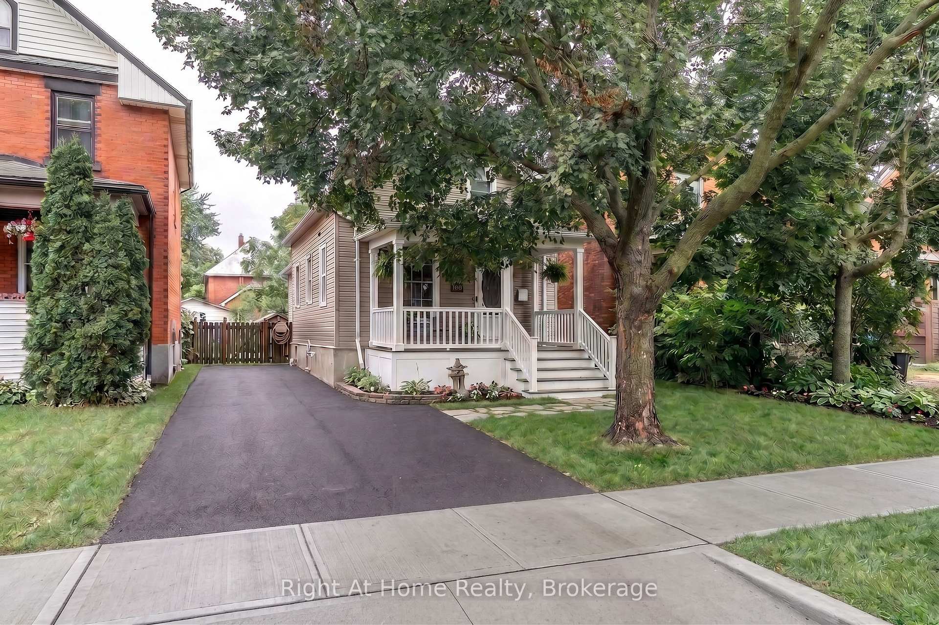 Photo 2 of 386 Albert Street, Stratford — HOMEH