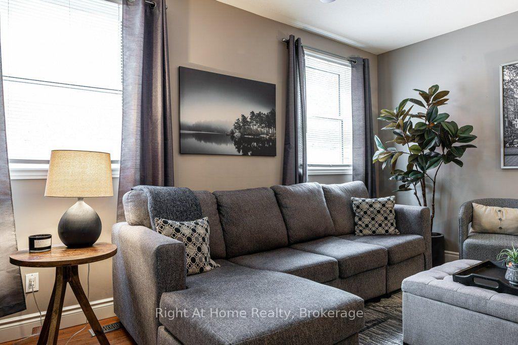 Photo 9 of 386 Albert Street, Stratford — HOMEH