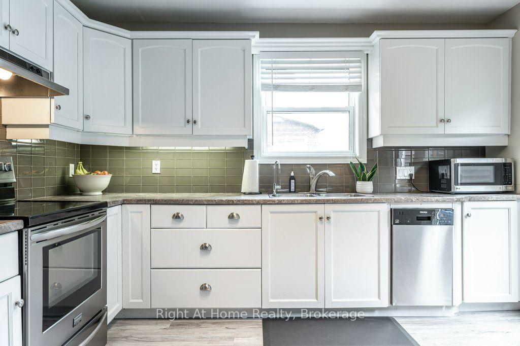 Photo 17 of 386 Albert Street, Stratford — HOMEH
