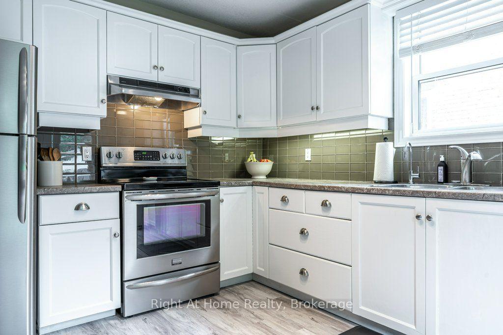 Photo 18 of 386 Albert Street, Stratford — HOMEH