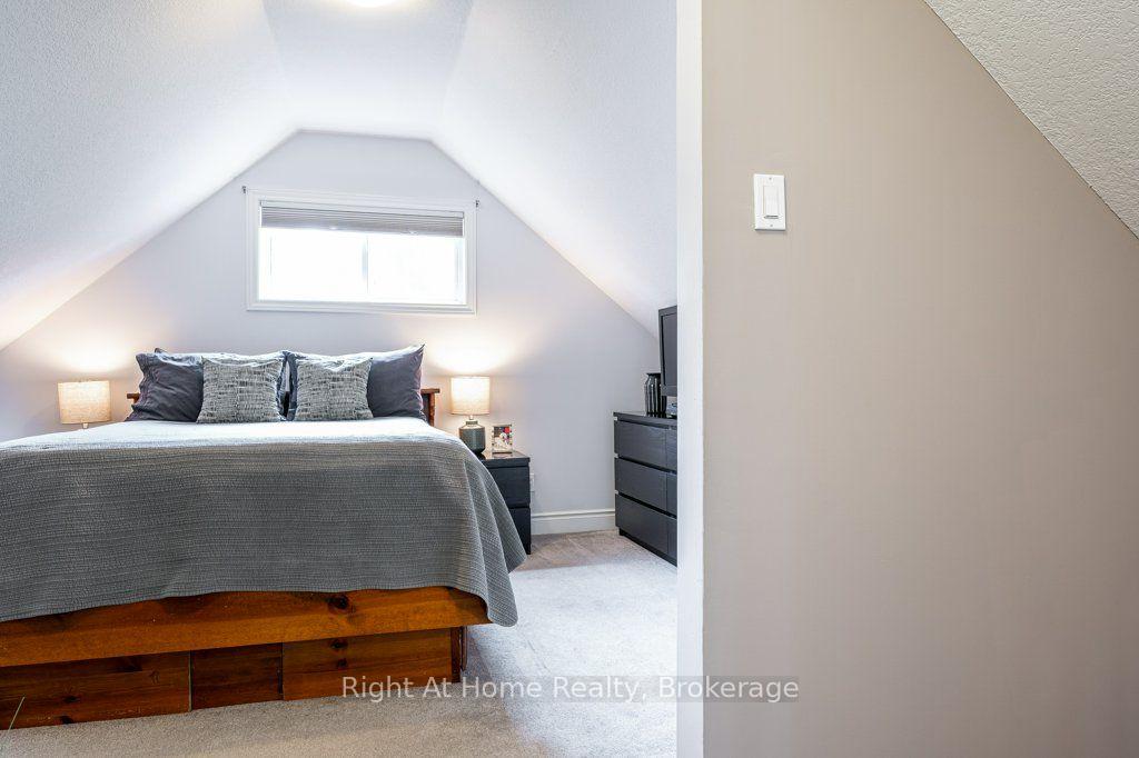 Photo 23 of 386 Albert Street, Stratford — HOMEH