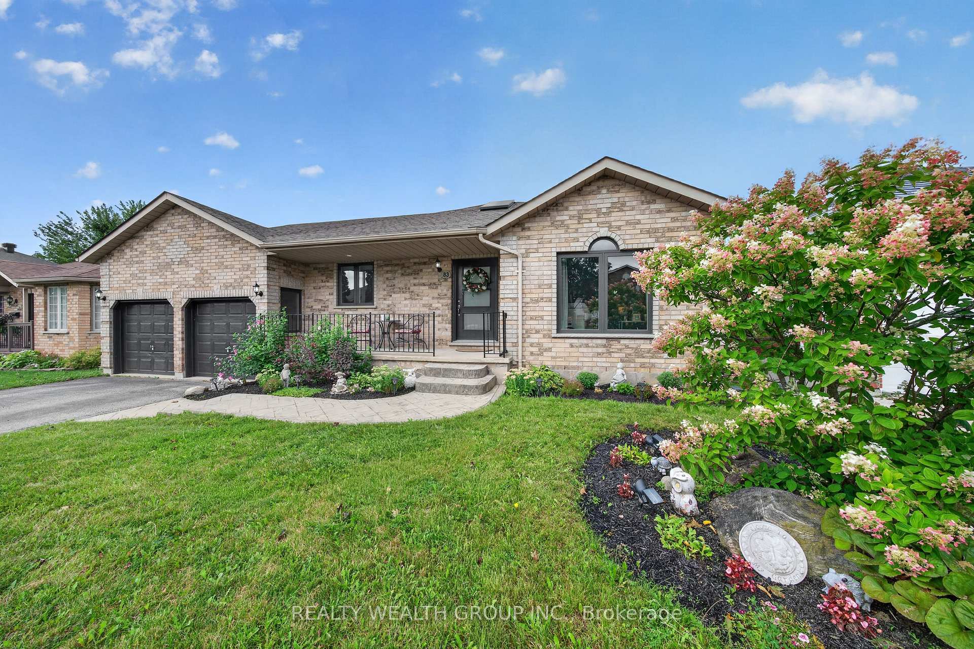 Photo 2 of 83 Logan Court, Barrie, Holly — HOMEH