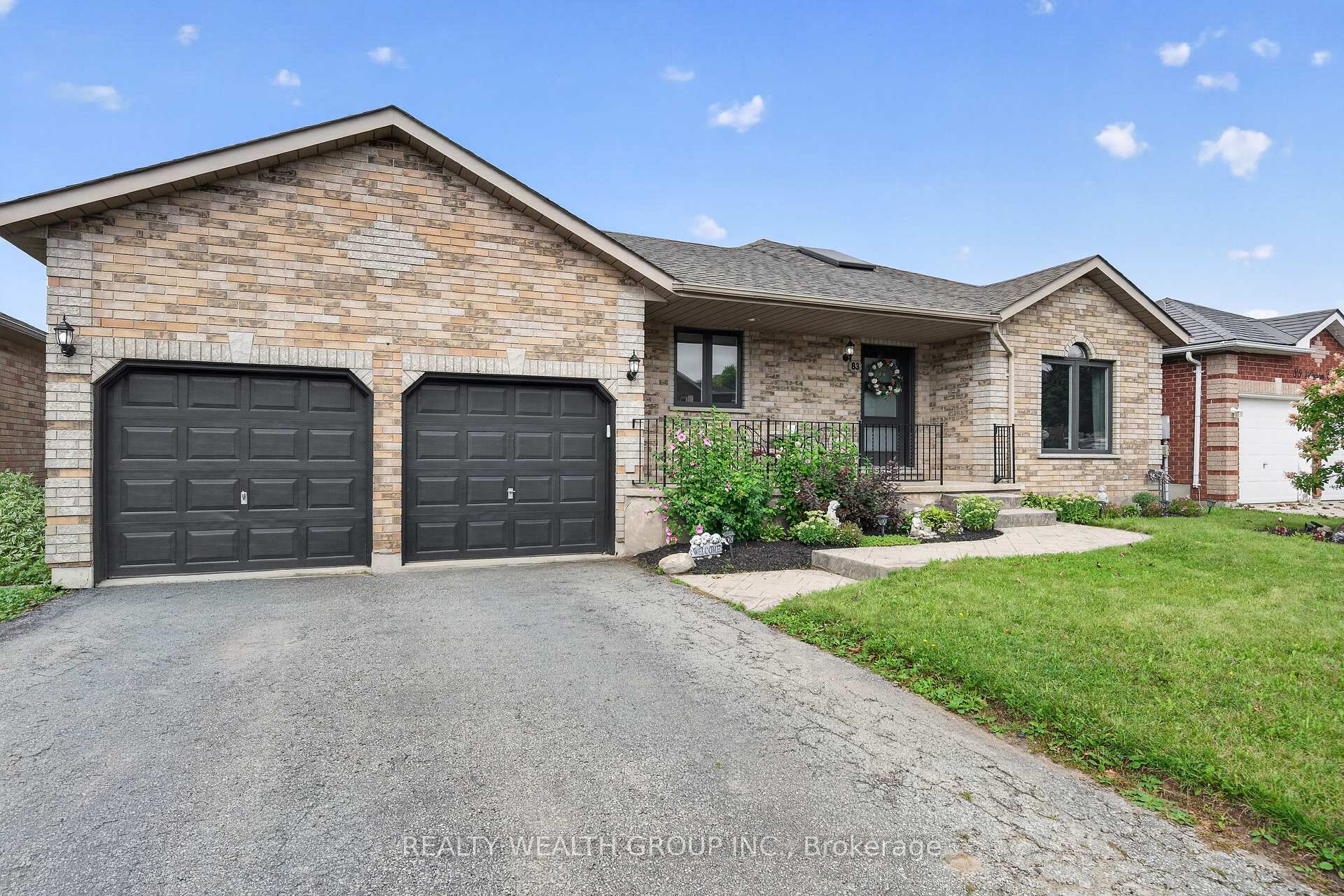 Photo 4 of 83 Logan Court, Barrie, Holly — HOMEH