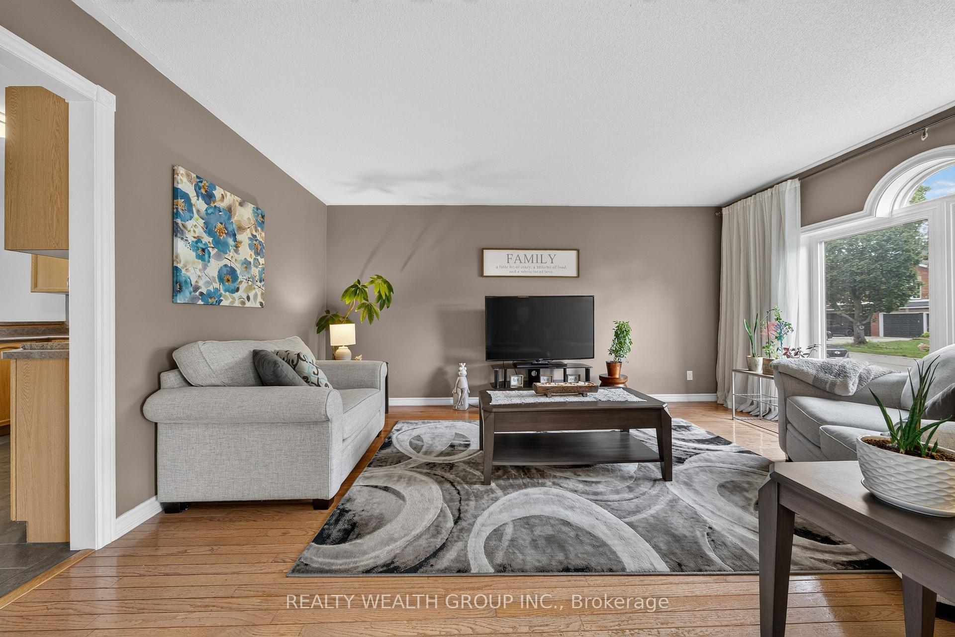 Photo 8 of 83 Logan Court, Barrie, Holly — HOMEH