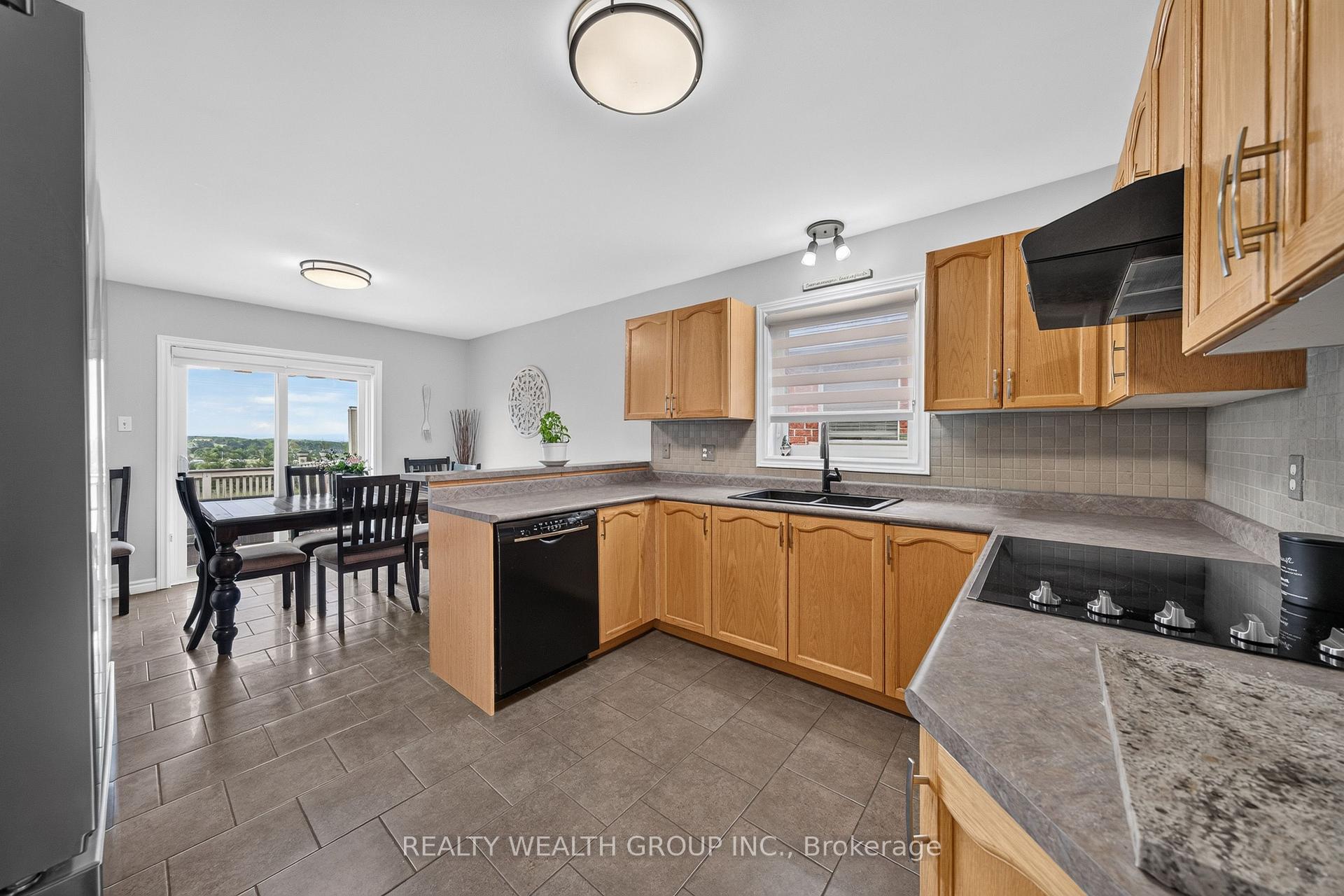 Photo 12 of 83 Logan Court, Barrie, Holly — HOMEH