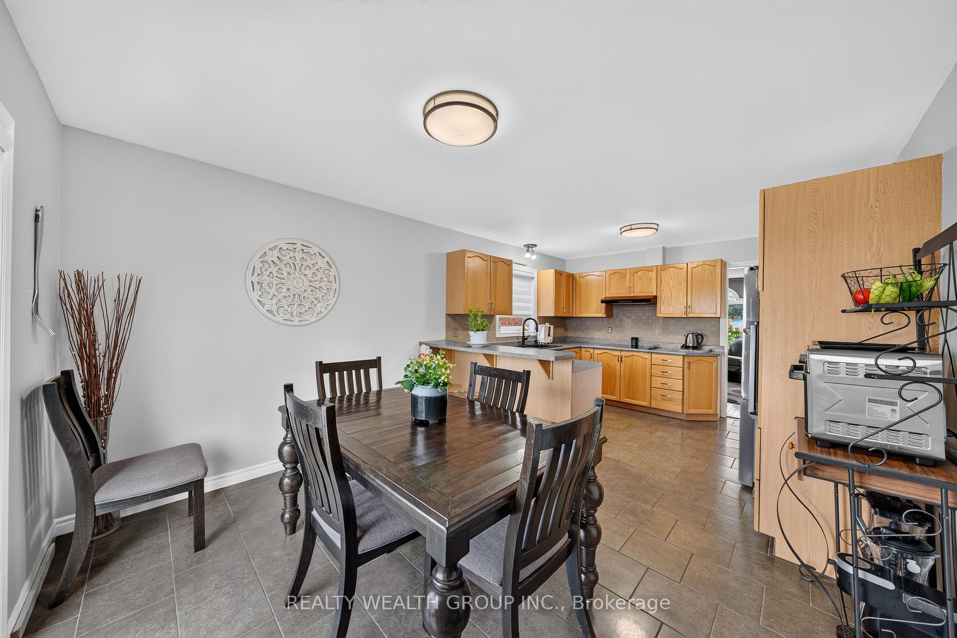 Photo 13 of 83 Logan Court, Barrie, Holly — HOMEH
