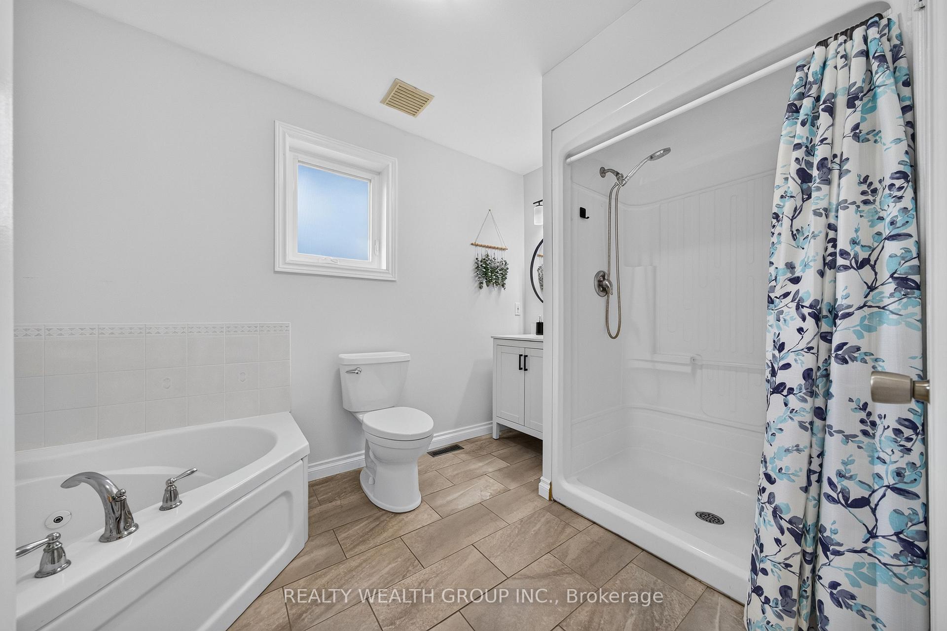 Photo 15 of 83 Logan Court, Barrie, Holly — HOMEH