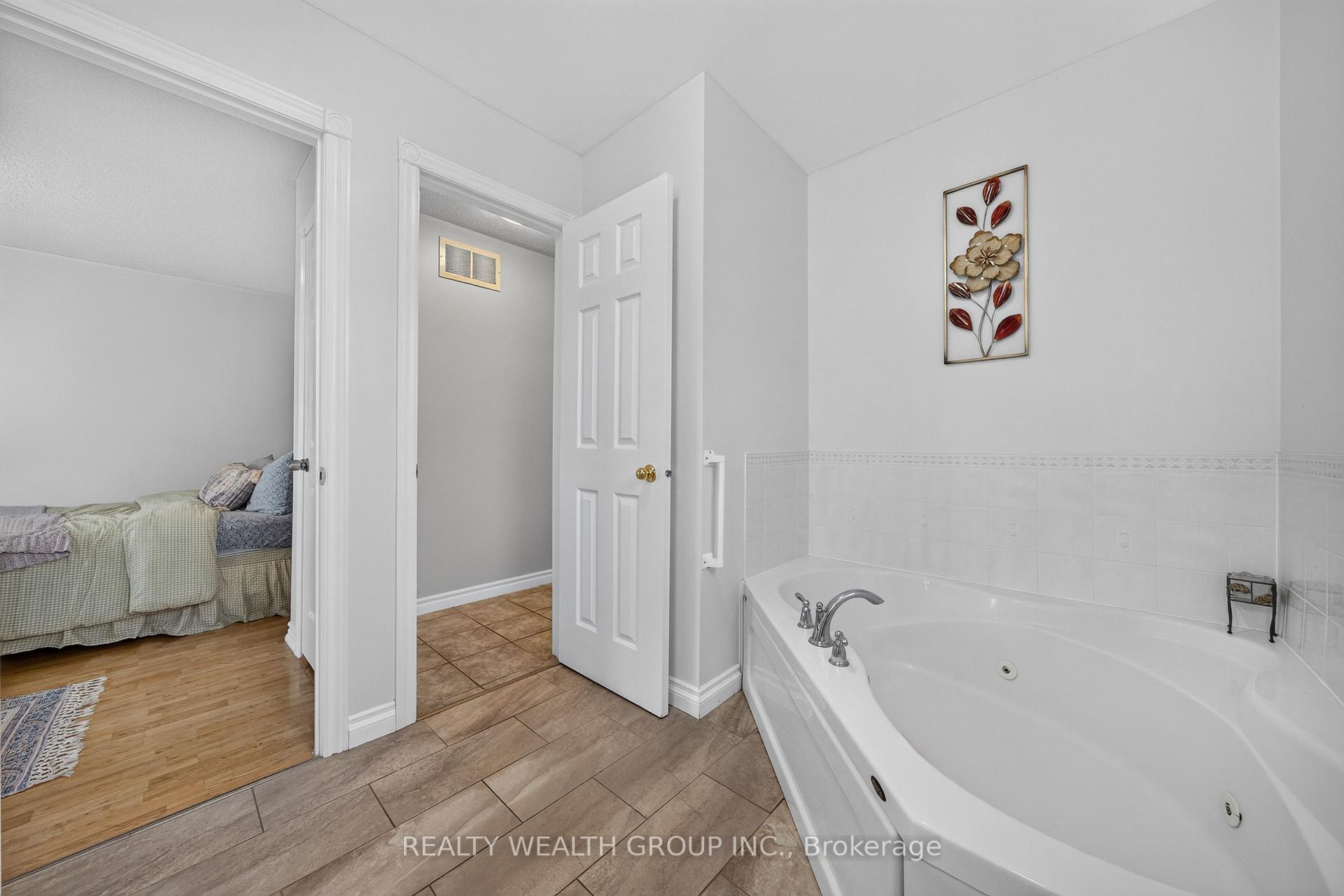 Photo 16 of 83 Logan Court, Barrie, Holly — HOMEH