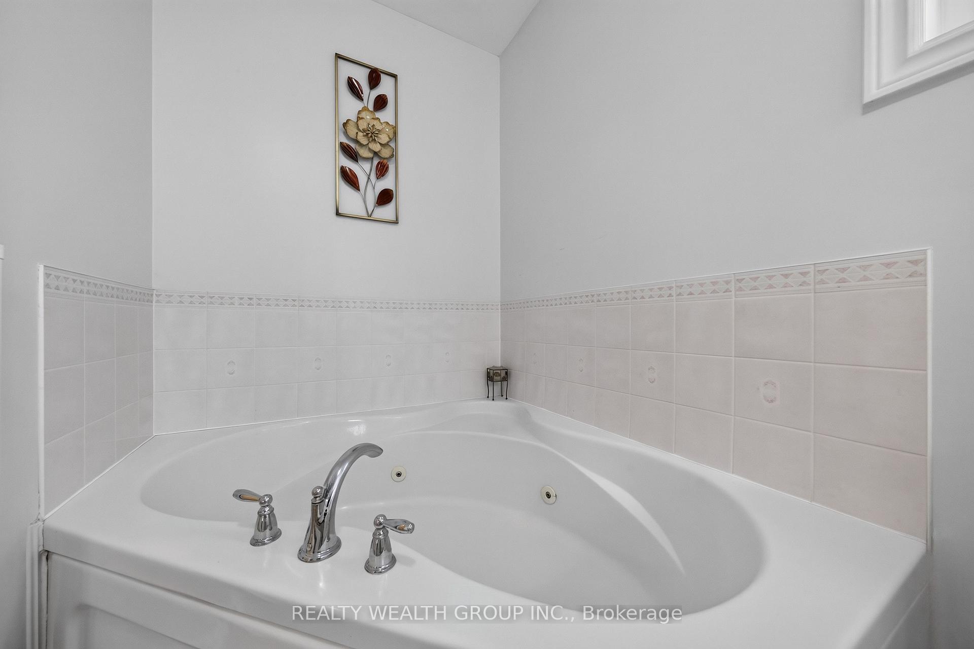 Photo 17 of 83 Logan Court, Barrie, Holly — HOMEH