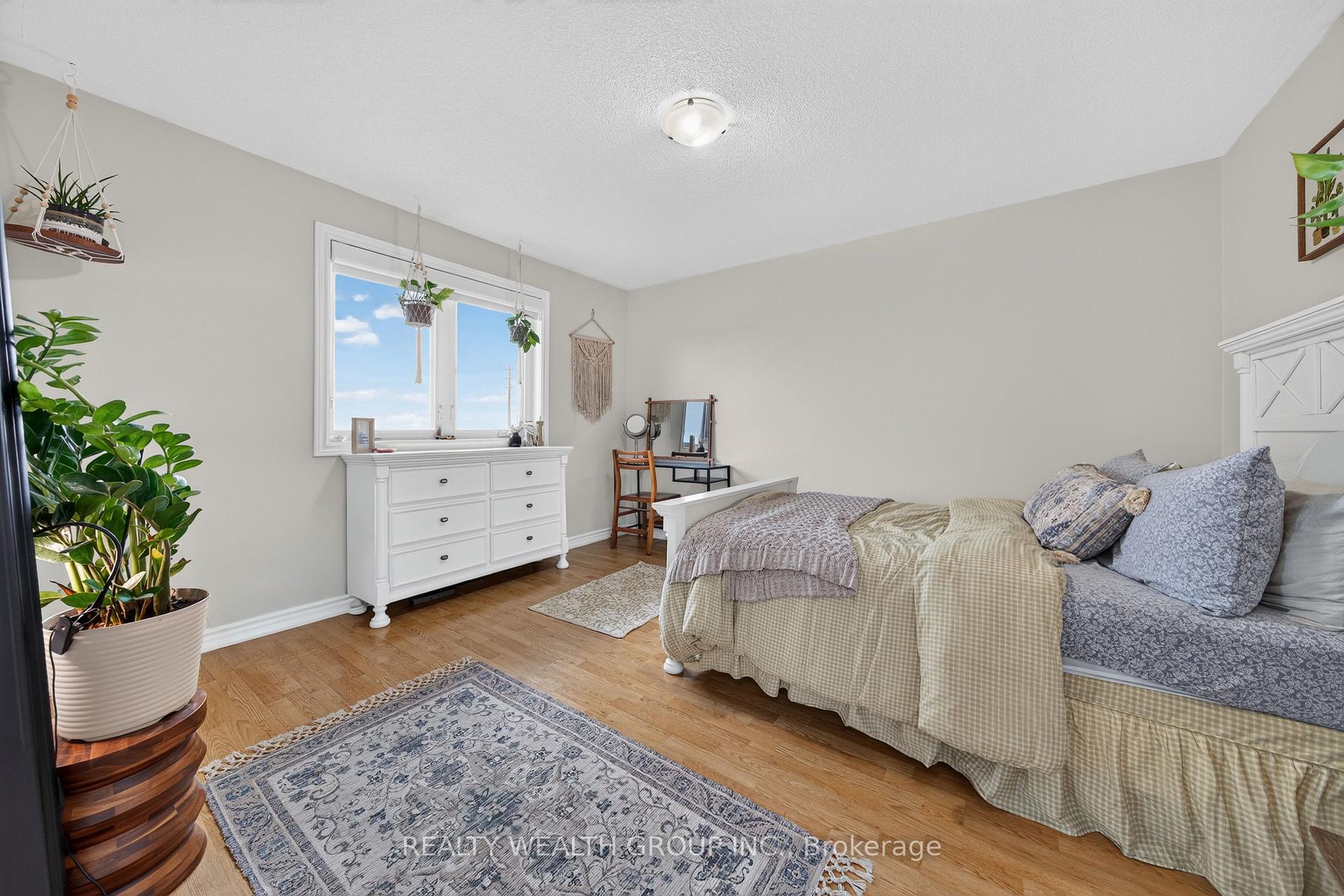 Photo 18 of 83 Logan Court, Barrie, Holly — HOMEH