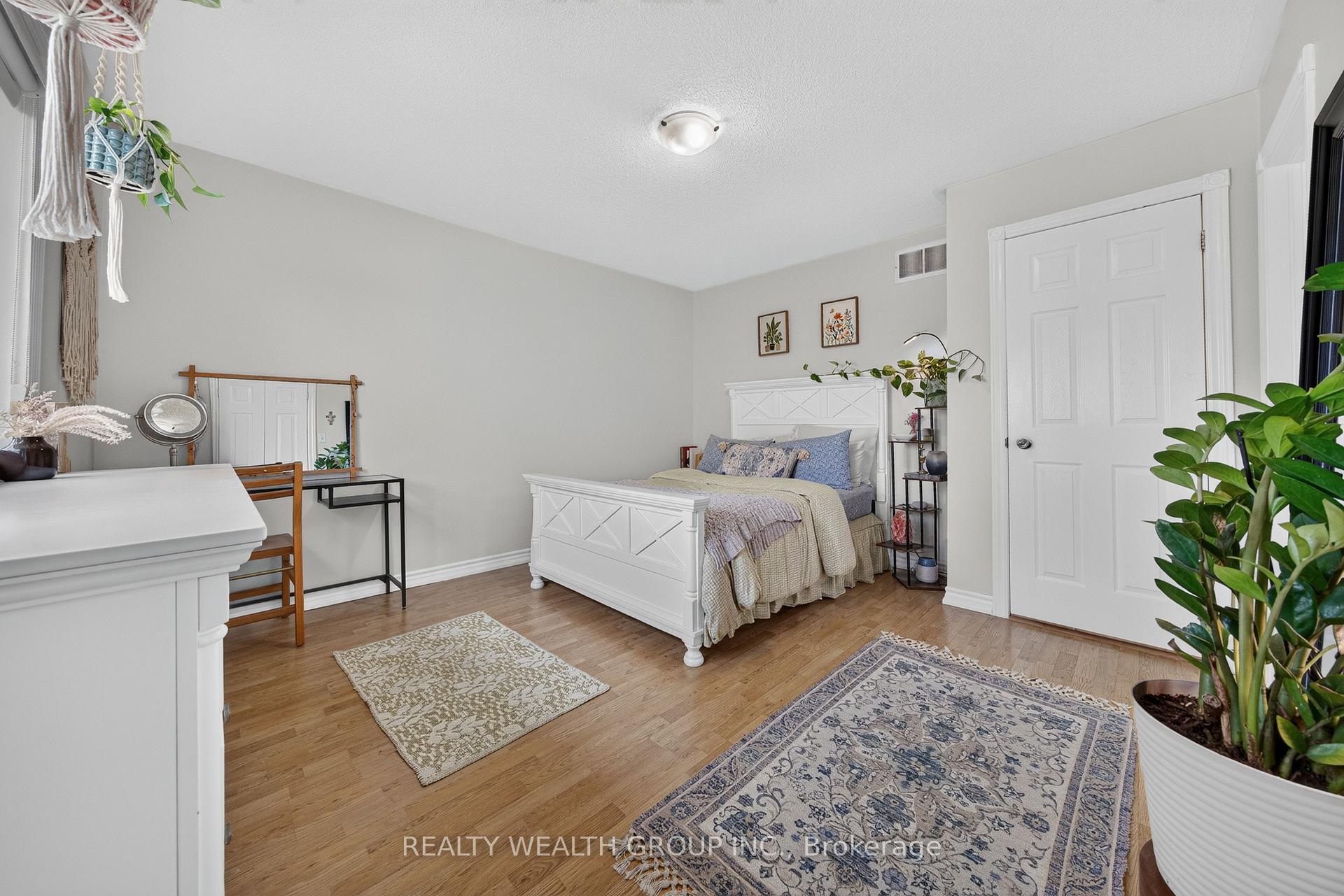 Photo 19 of 83 Logan Court, Barrie, Holly — HOMEH