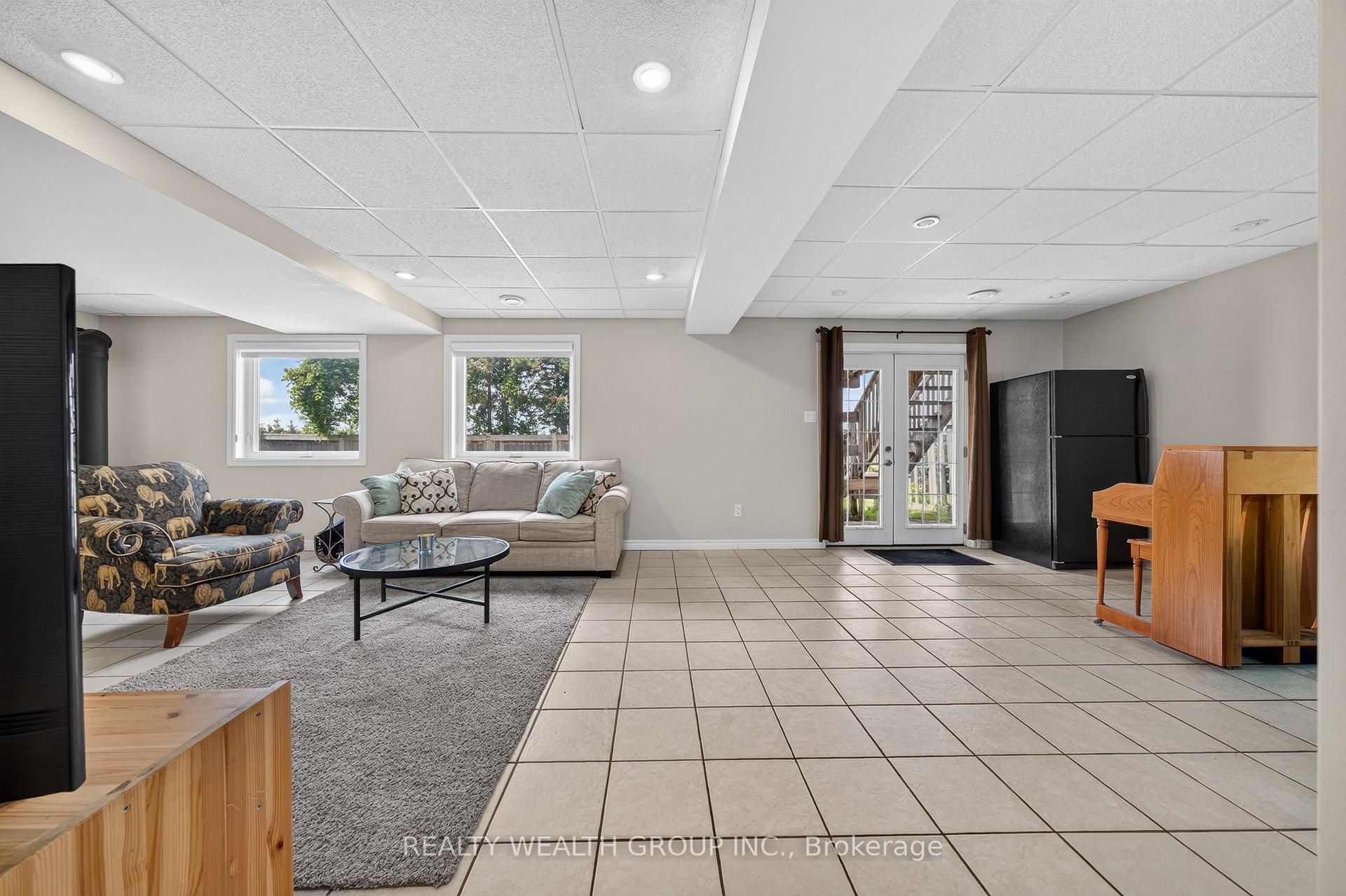 Photo 23 of 83 Logan Court, Barrie, Holly — HOMEH