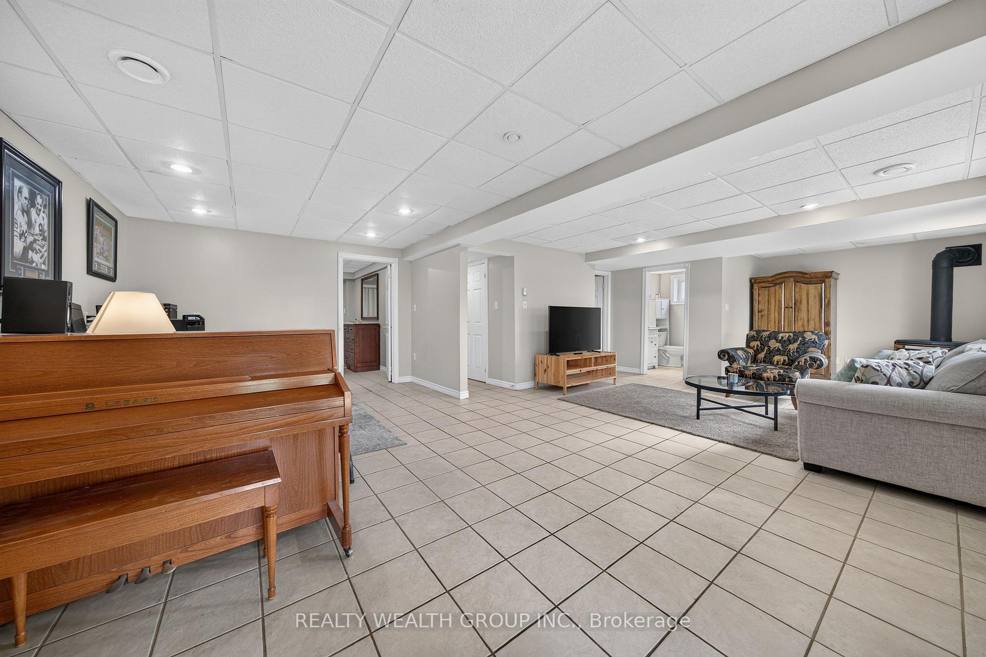 Photo 24 of 83 Logan Court, Barrie, Holly — HOMEH