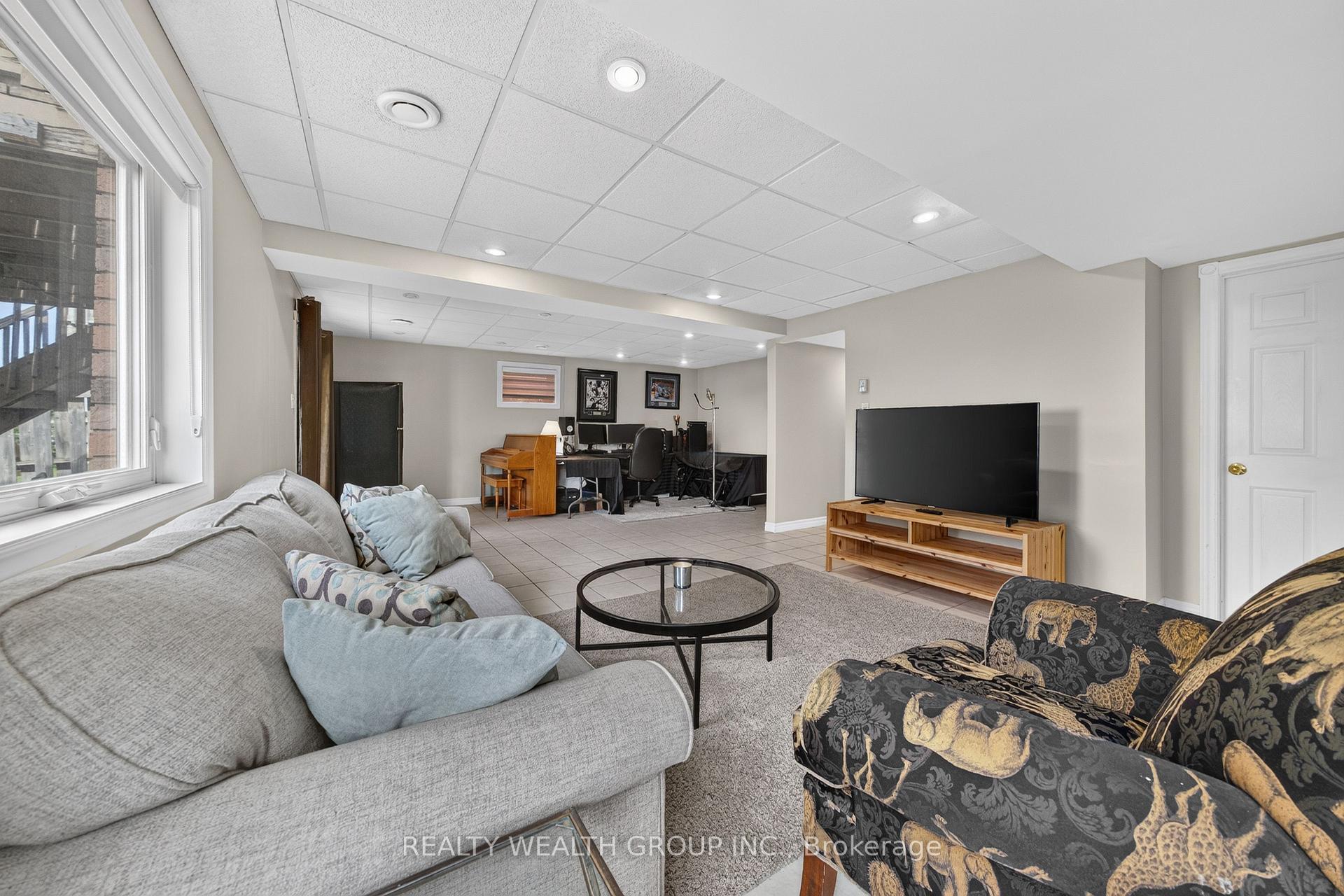 Photo 28 of 83 Logan Court, Barrie, Holly — HOMEH