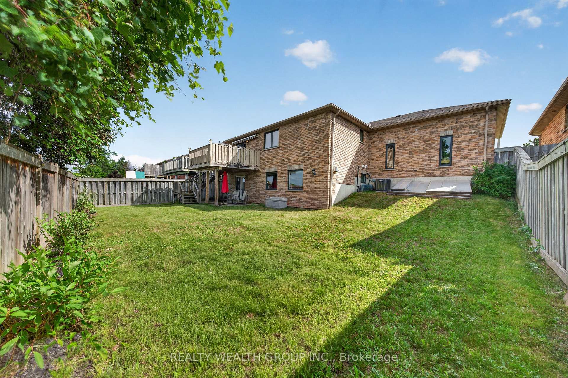 Photo 32 of 83 Logan Court, Barrie, Holly — HOMEH